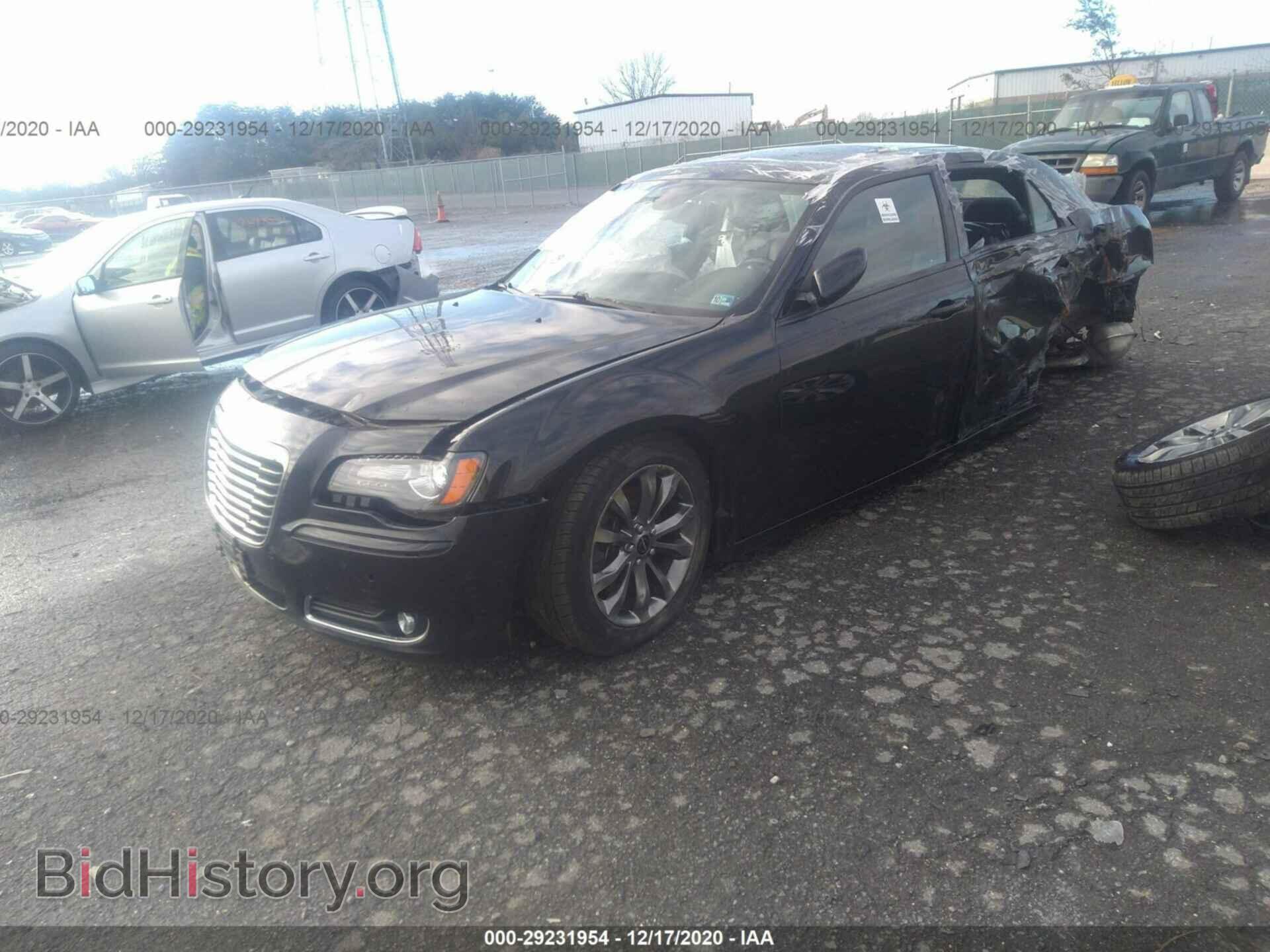 2014 CHRYSLER 300 - VIN: 2C3CCAGG8EH358287 - Фото 2
