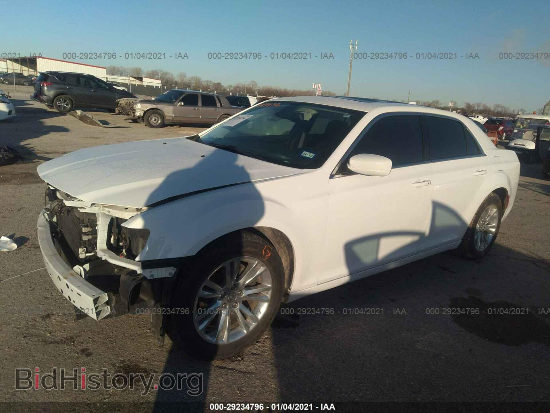2016 CHRYSLER 300 - VIN: 2C3CCAAG7GH307925 - Фото 2