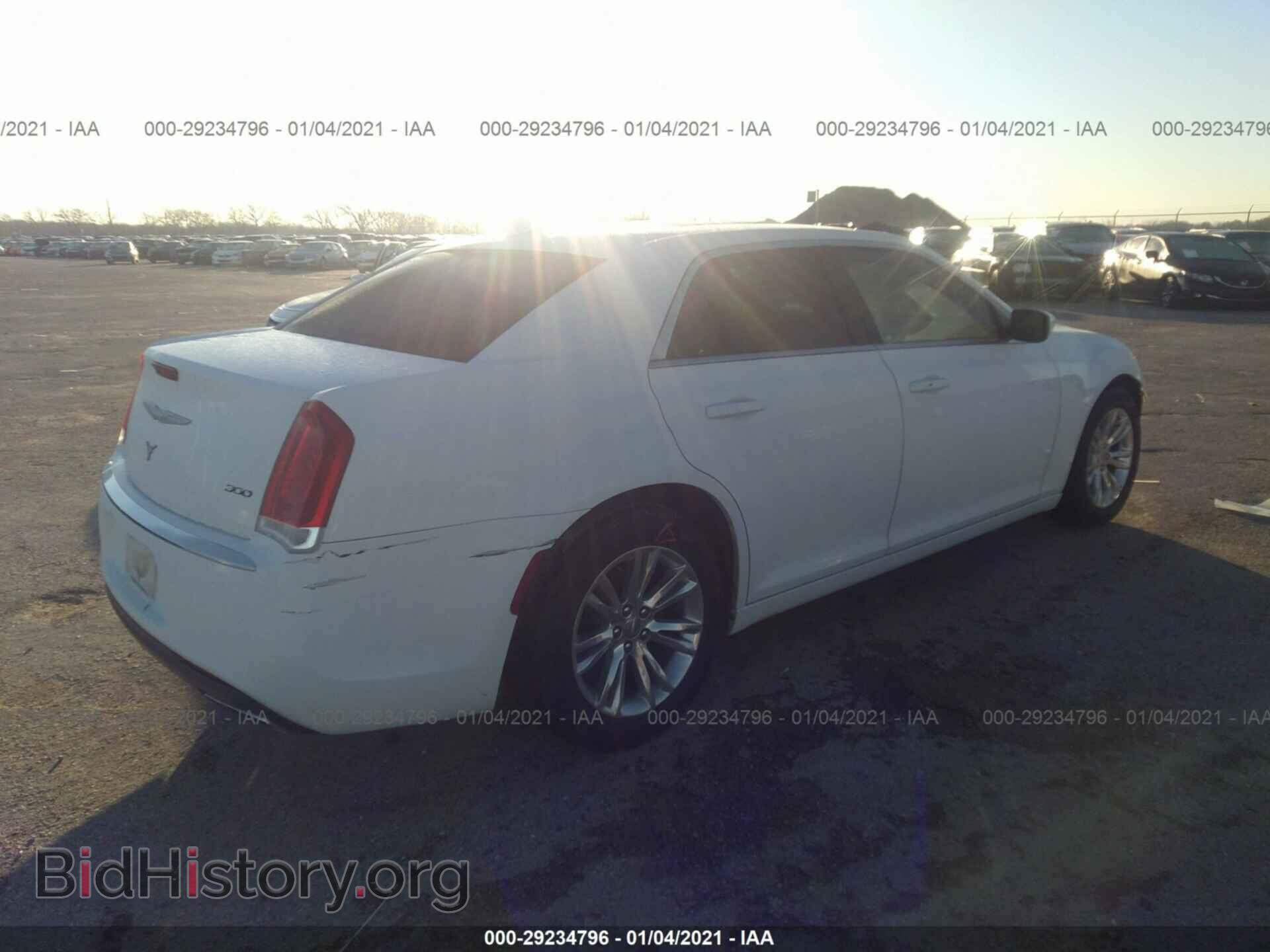 2016 CHRYSLER 300 - VIN: 2C3CCAAG7GH307925 - Фото 4