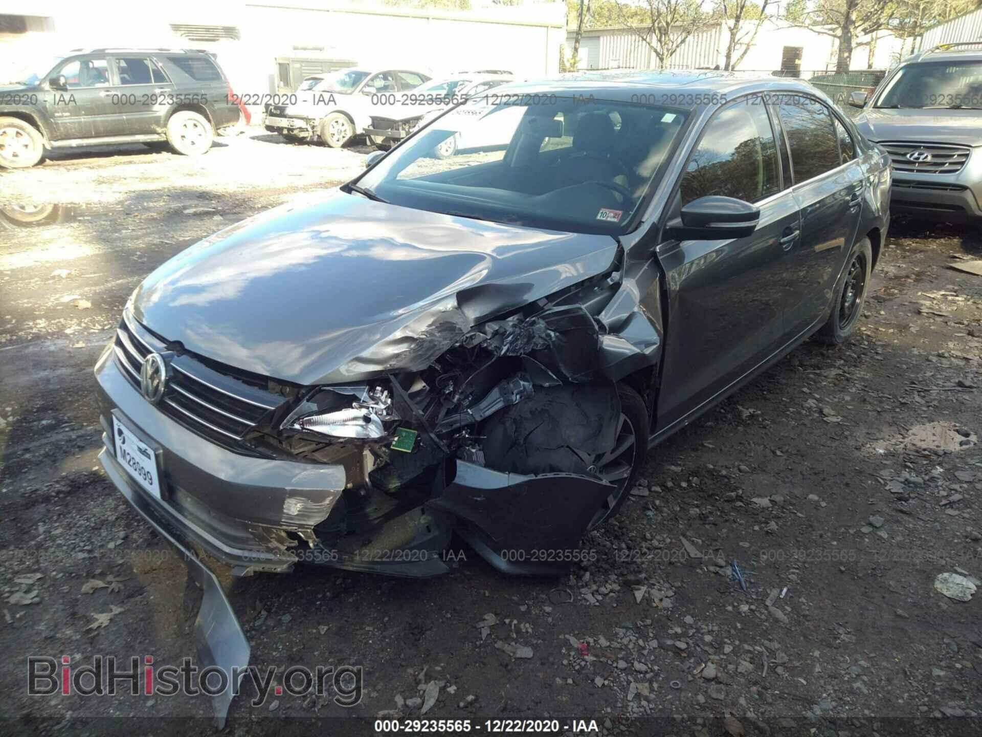 2017 VOLKSWAGEN JETTA - VIN: 3VWDB7AJ5HM304295 - Photo 2