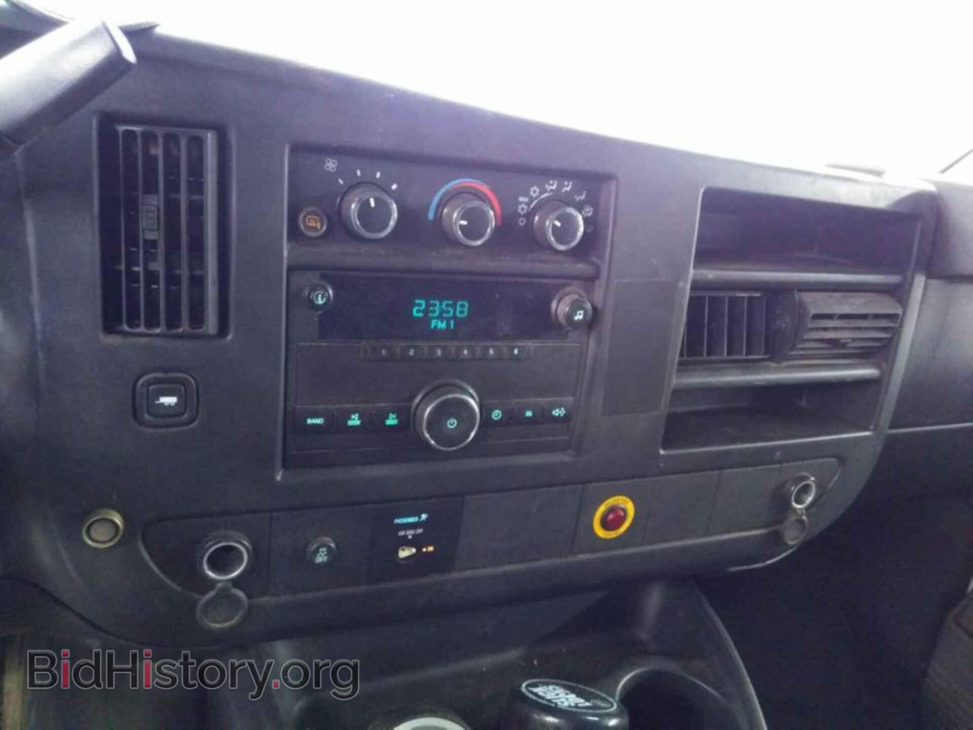 2014 CHEVROLET EXPRESS CARGO VAN - VIN: 1GCWGFCA4E1186687 - Photo 4