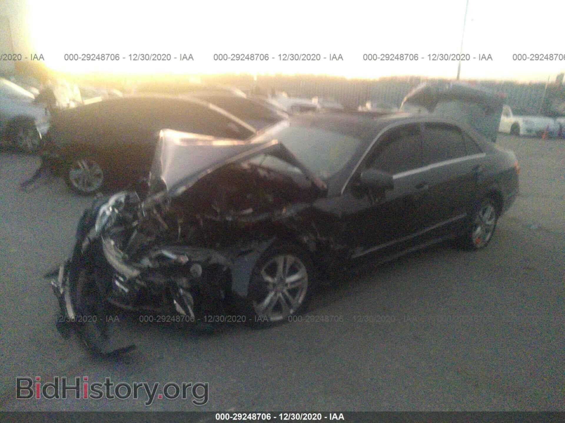 2011 MERCEDES-BENZ E-CLASS - VIN: WDDHF8HB4BA367749 - Photo 2