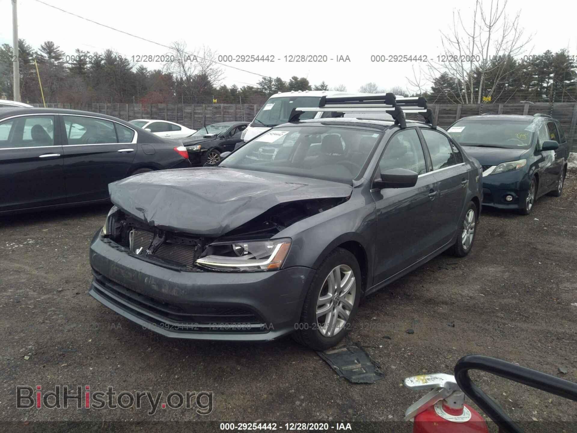 2017 VOLKSWAGEN JETTA - VIN: 3VW2B7AJ2HM229062 - Photo 2