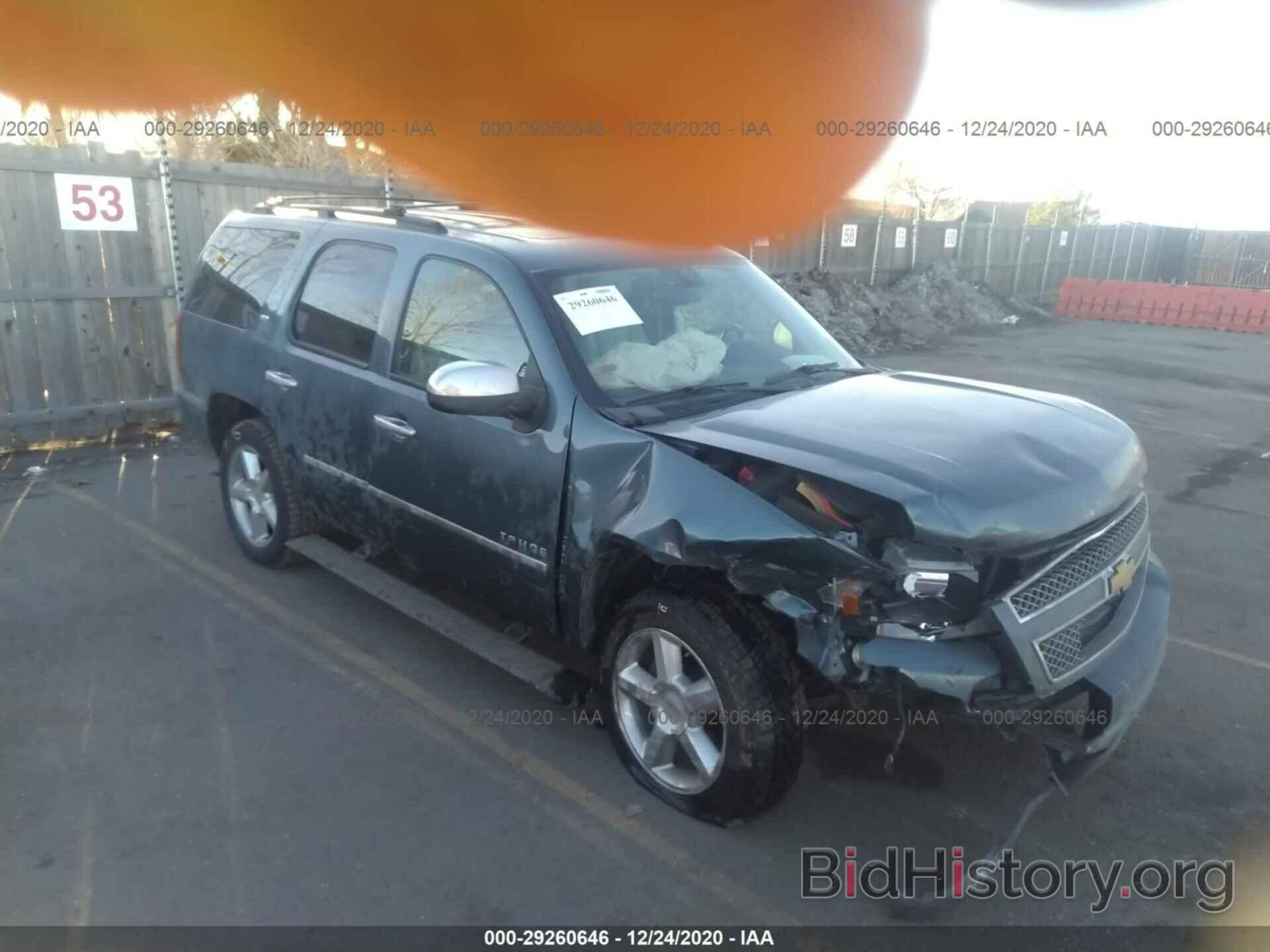 Photo 1GNUKCE03AR154986 - CHEVROLET TAHOE 2010