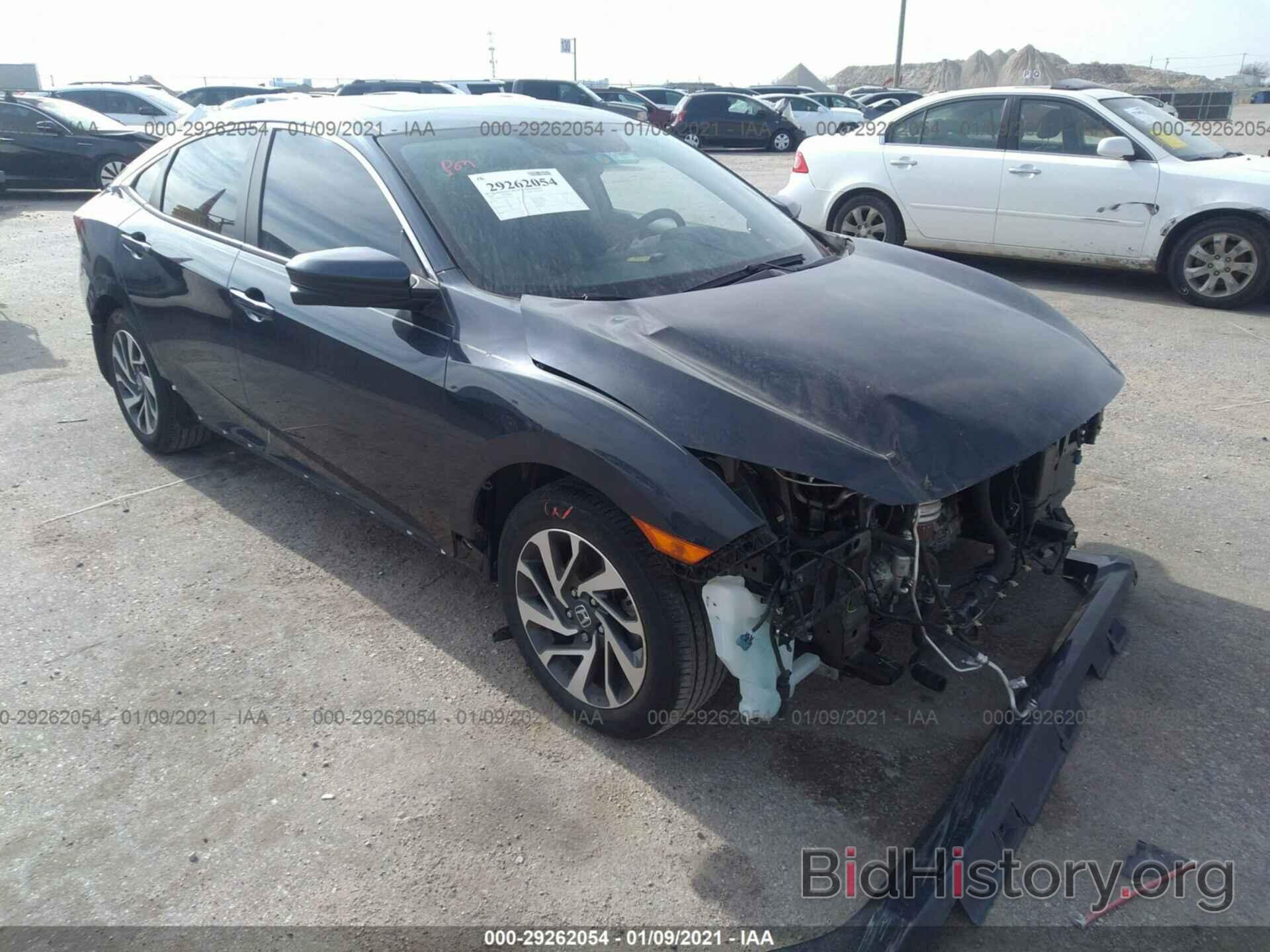 Photo 19XFC2F87JE013332 - HONDA CIVIC SEDAN 2018