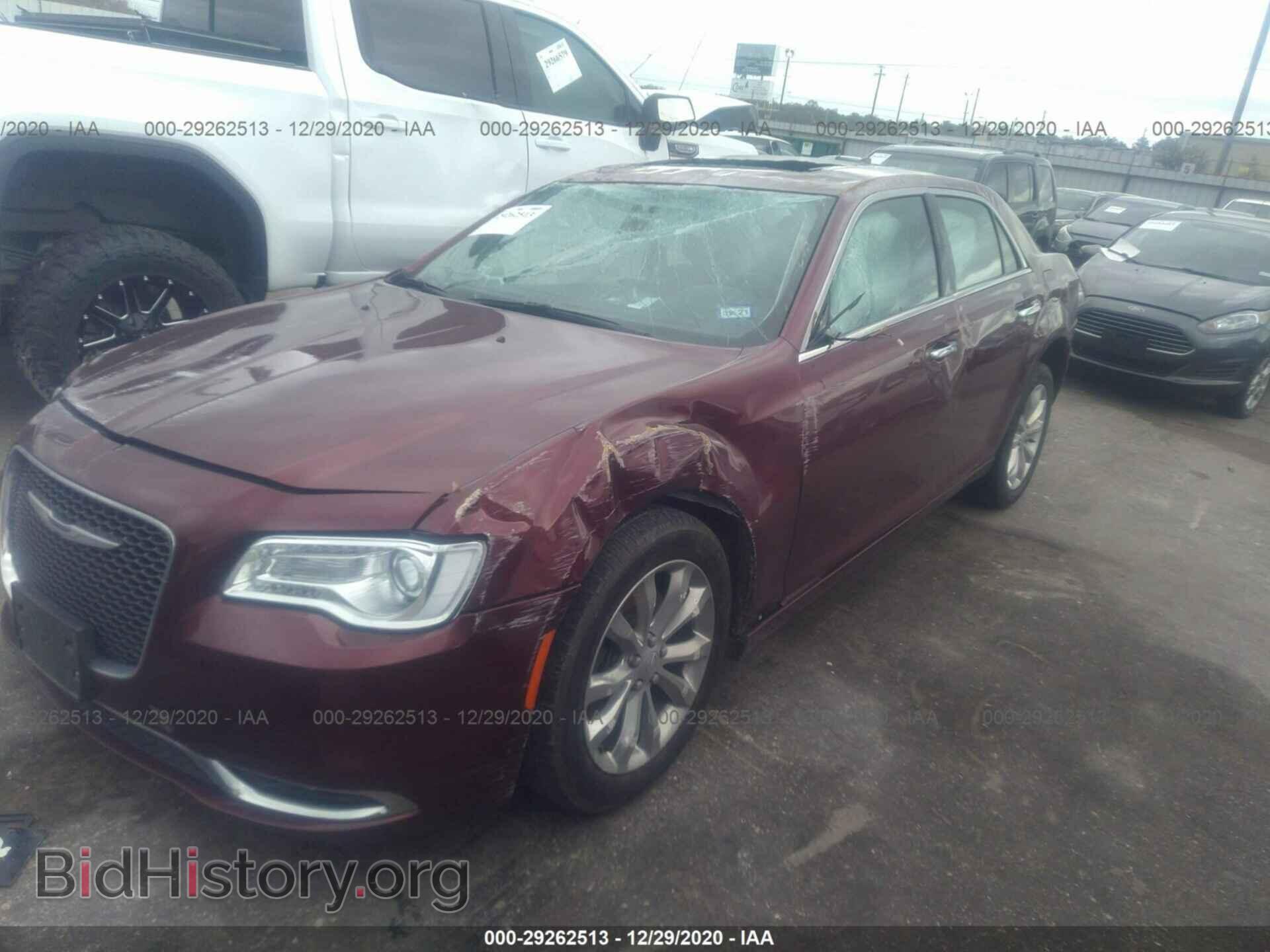2019 CHRYSLER 300 - VIN: 2C3CCAKG0KH578137 - Фото 2