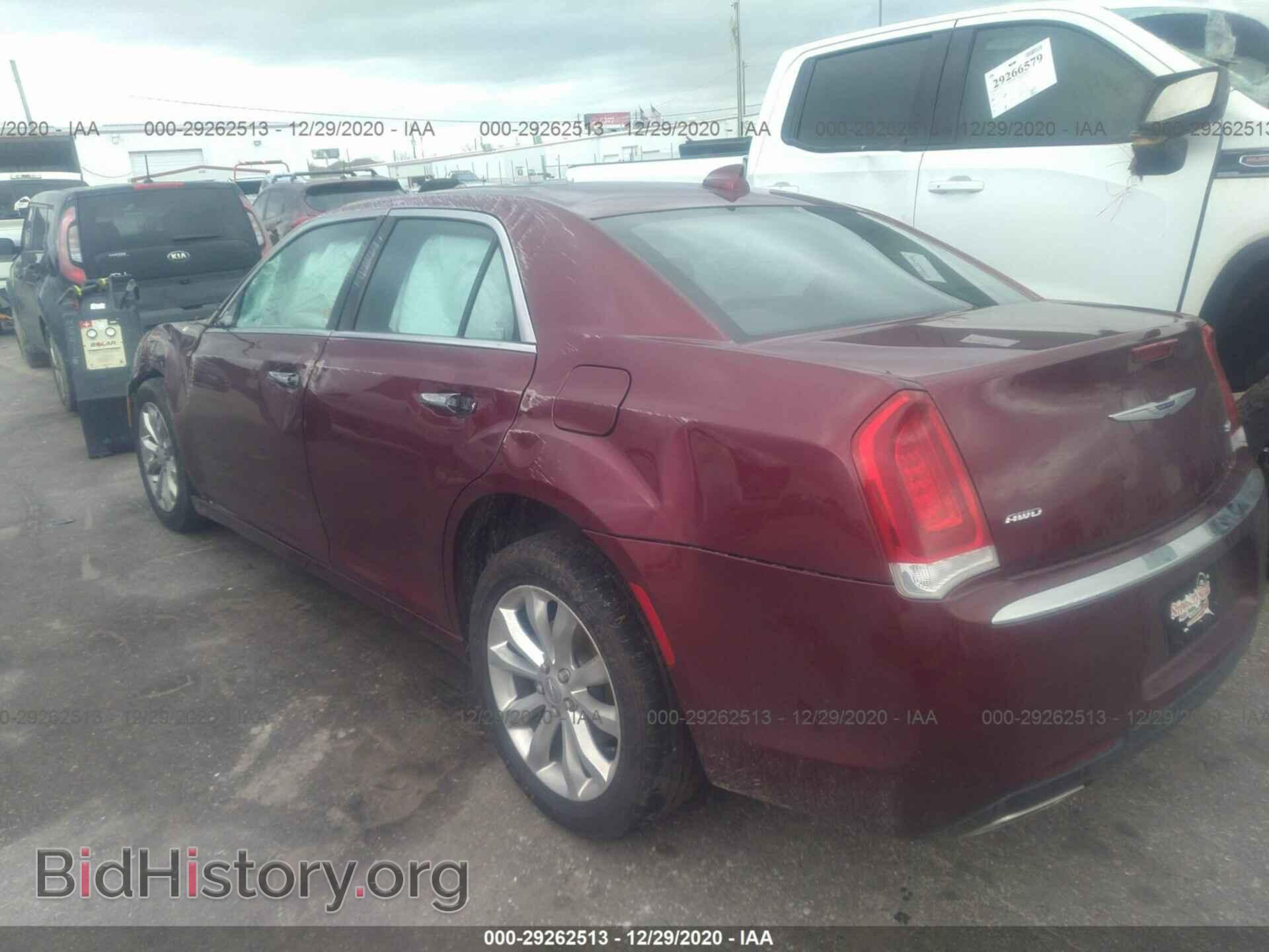 2019 CHRYSLER 300 - VIN: 2C3CCAKG0KH578137 - Фото 3