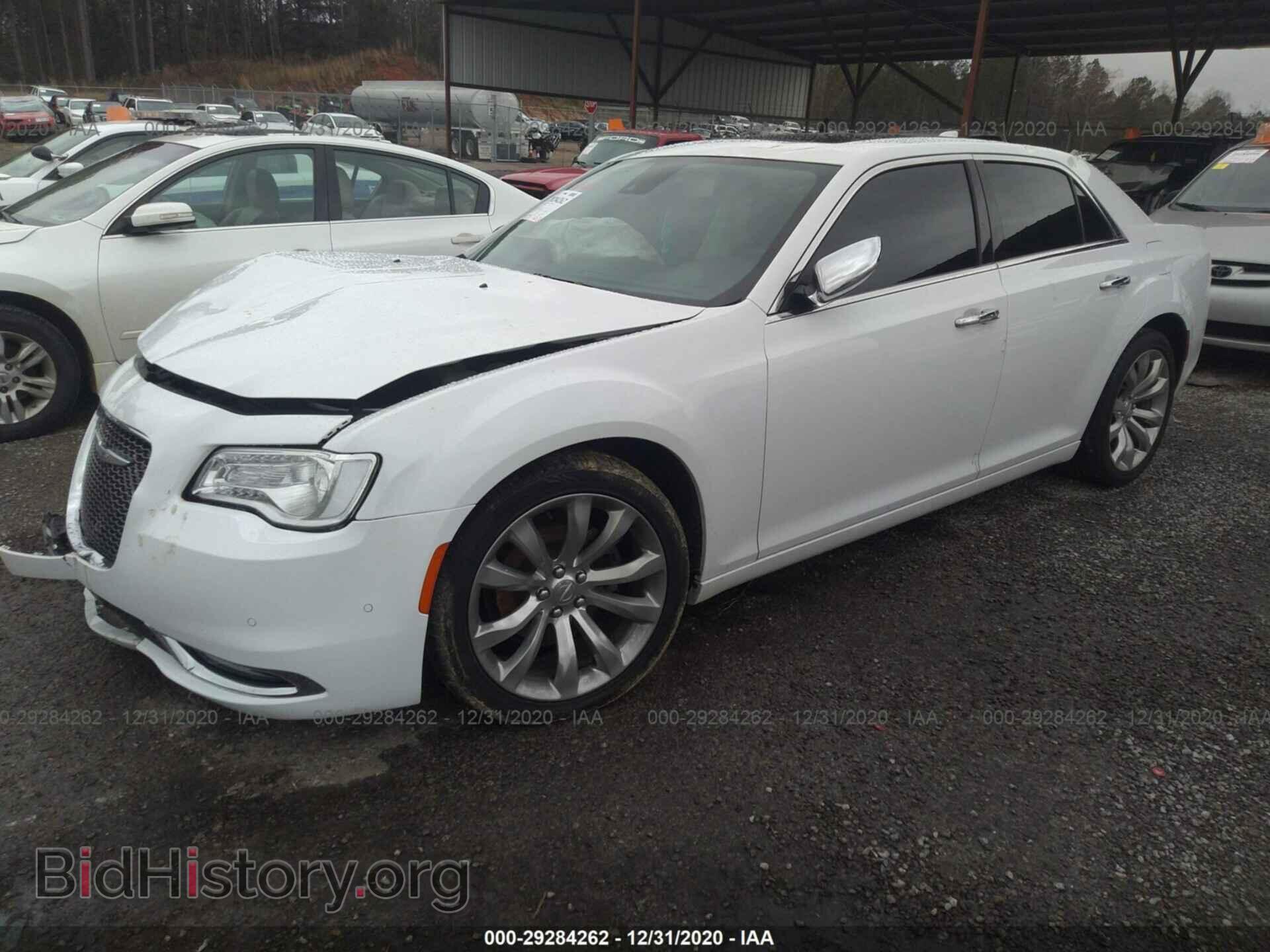 2019 CHRYSLER 300 - VIN: 2C3CCAEG3KH705913 - Фото 2