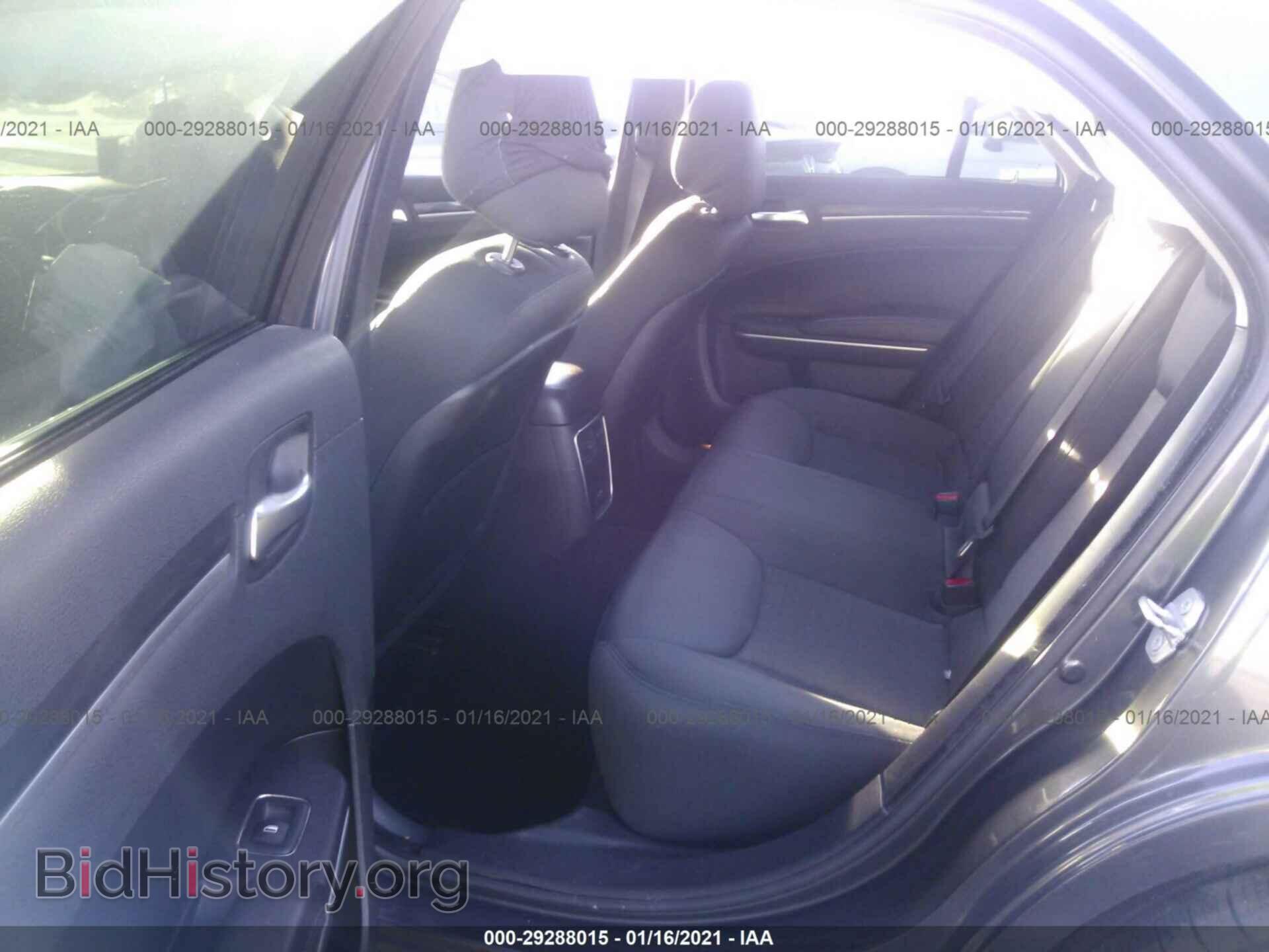 2019 CHRYSLER 300 - VIN: 2C3CCAAG0KH566393 - Фото 8