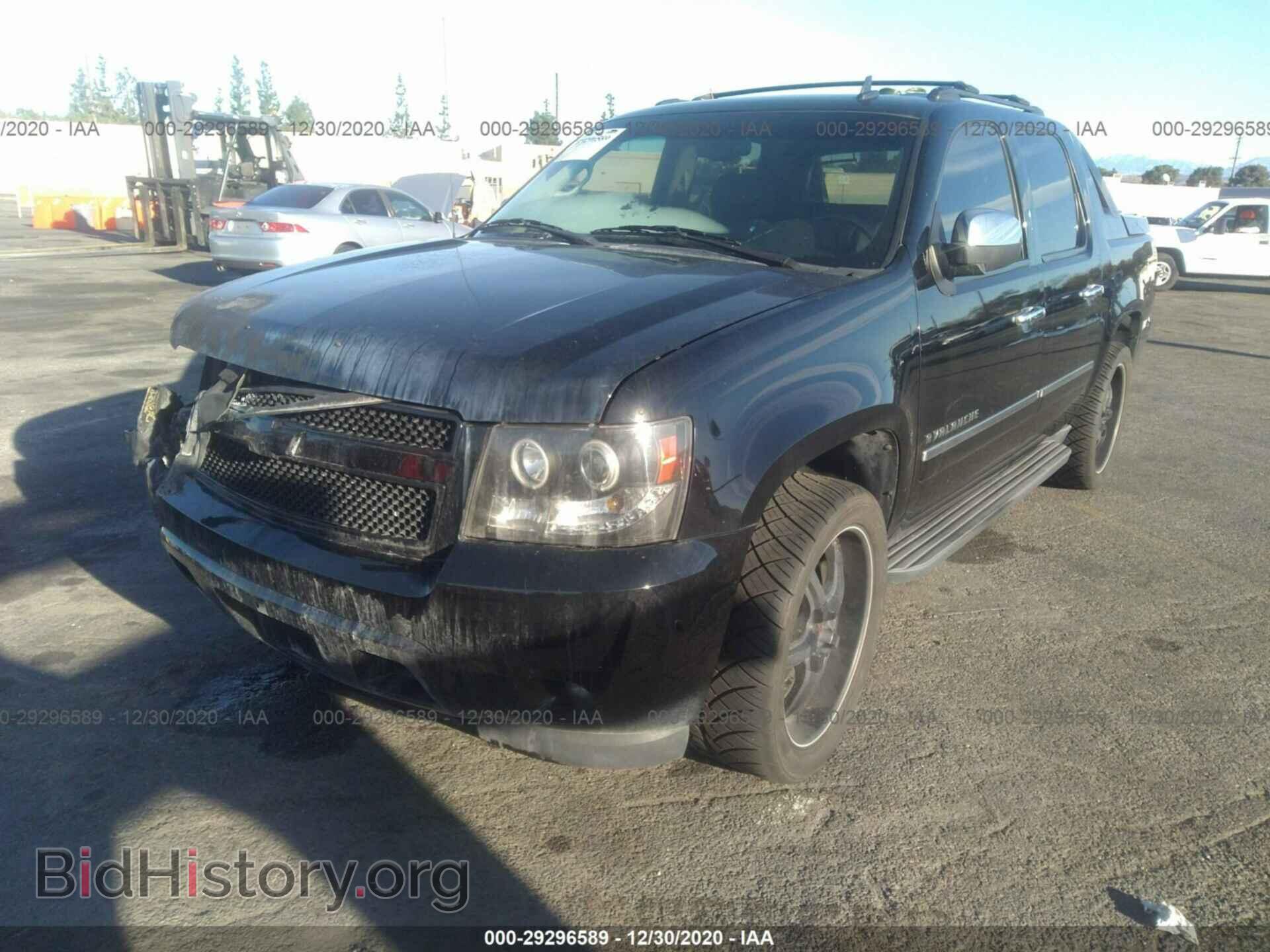 2011 CHEVROLET AVALANCHE - VIN: 3GNMCGE00BG259653 - Фото 2
