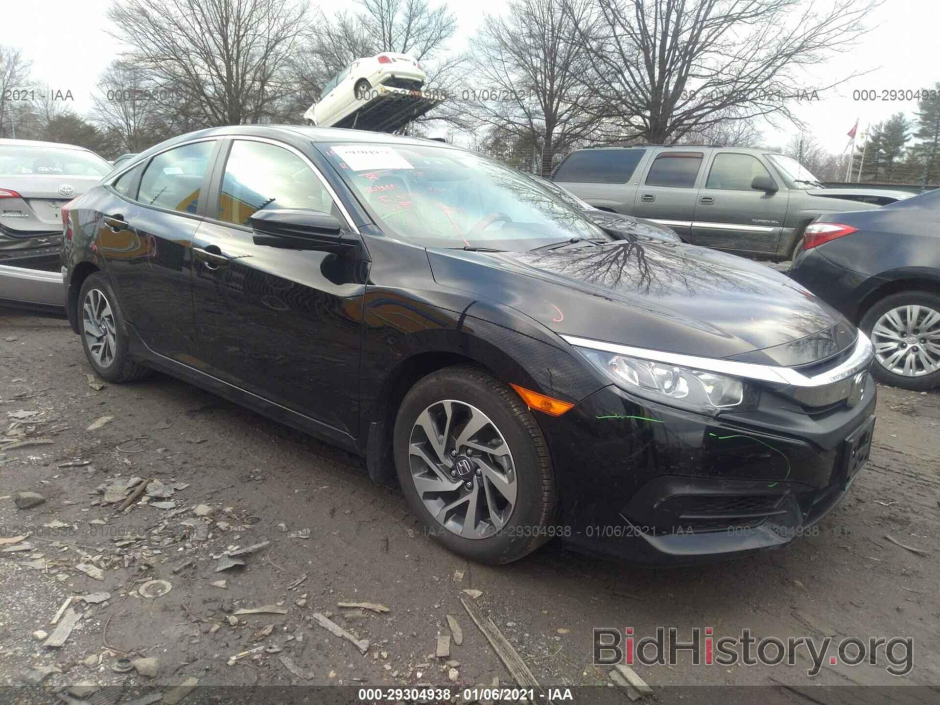 Photo 19XFC2F74JE039166 - HONDA CIVIC SEDAN 2018