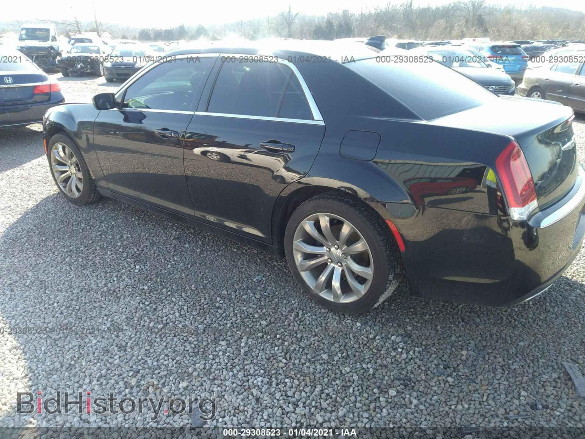 2019 CHRYSLER 300 - VIN: 2C3CCAAG1KH634409 - Фото 3