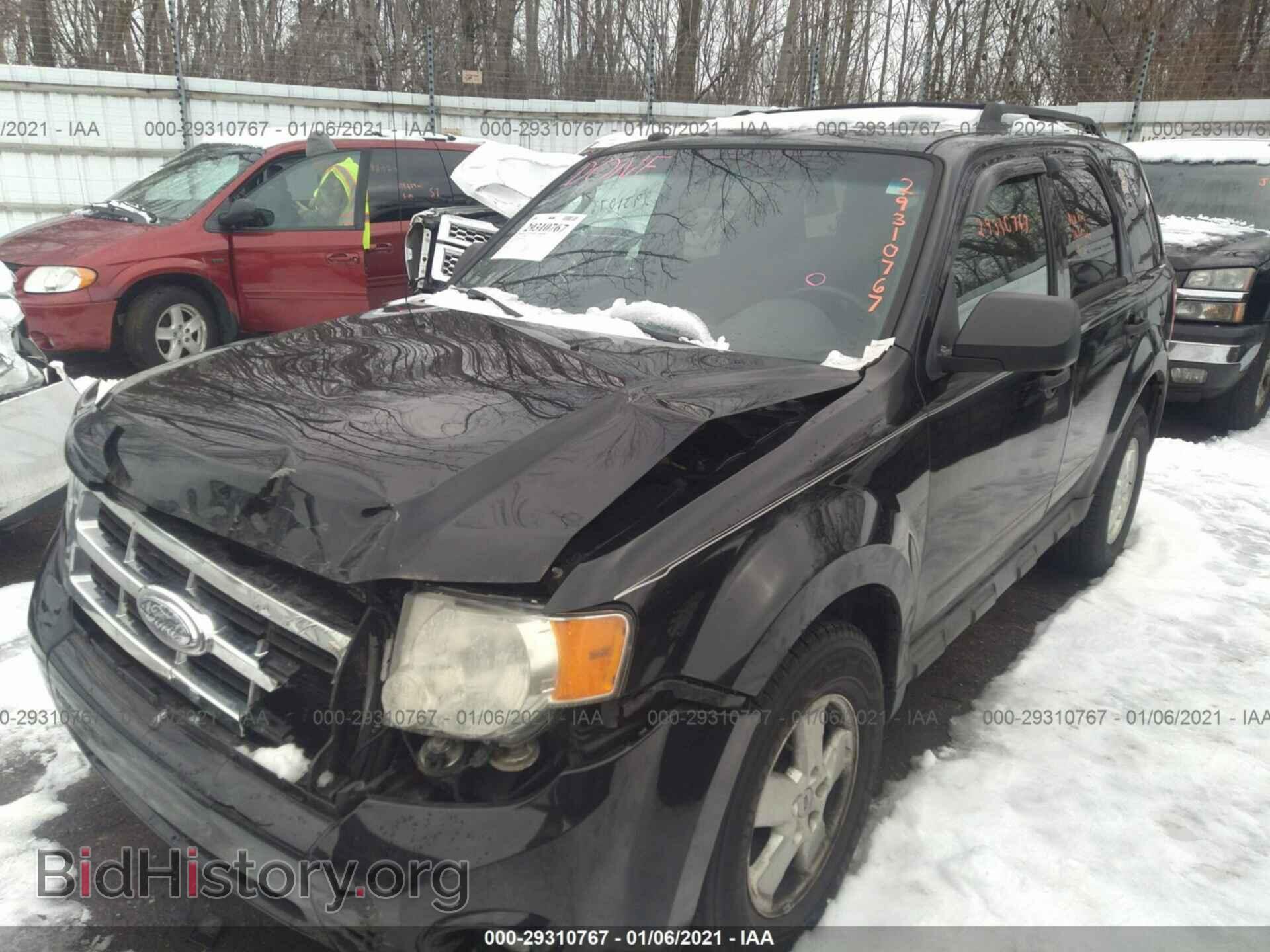 2009 FORD ESCAPE - VIN: 1FMCU03739KB21161 - Фото 2