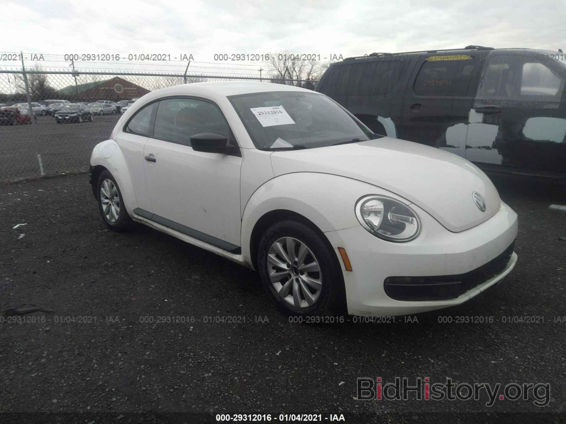 Photo 3VWFP7AT0DM643889 - VOLKSWAGEN BEETLE COUPE 2013