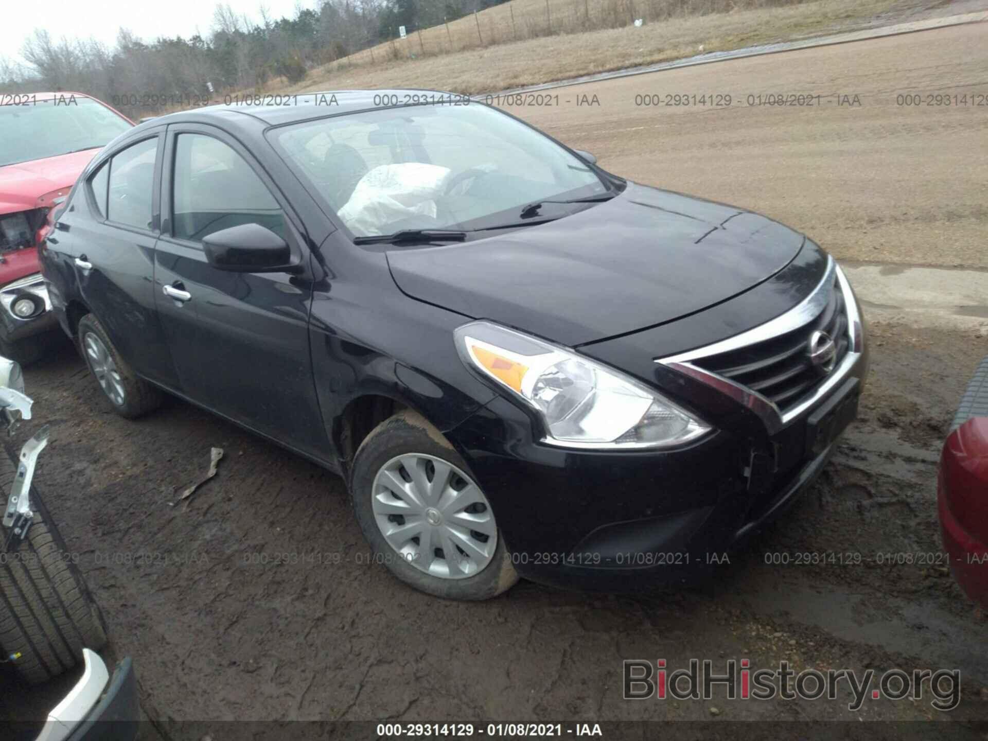 Photo 3N1CN7AP0JL862788 - NISSAN VERSA SEDAN 2018