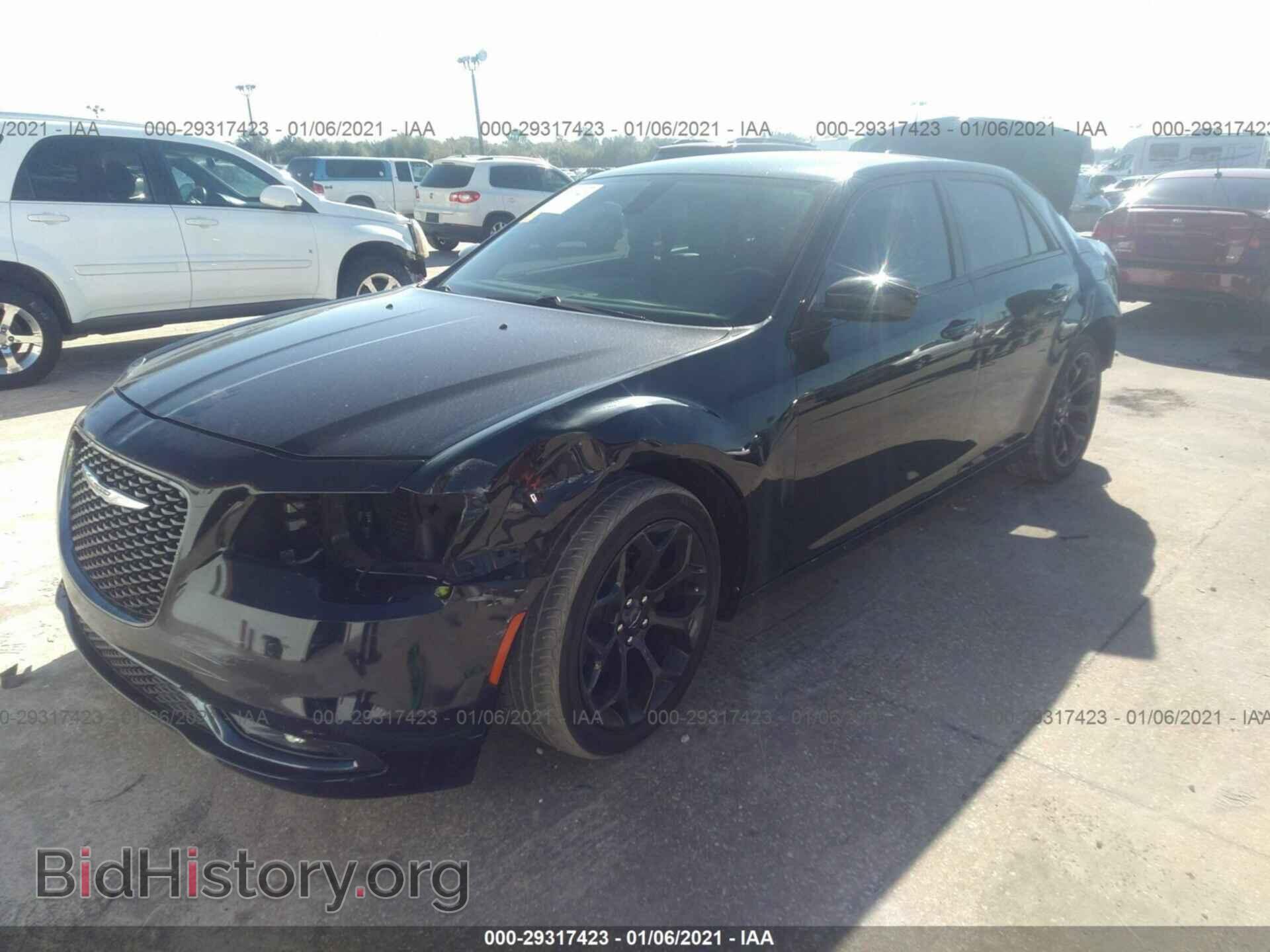 2019 CHRYSLER 300 - VIN: 2C3CCABG5KH569465 - Фото 2