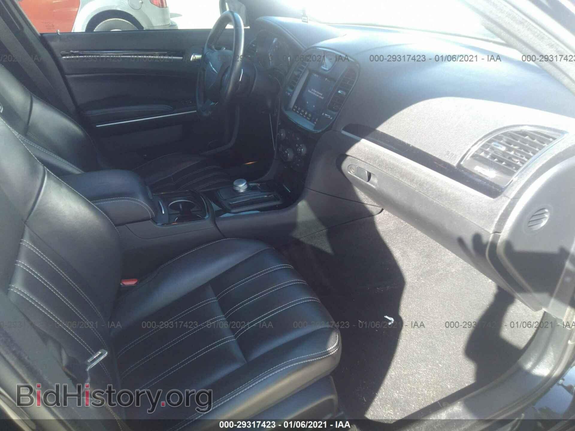 2019 CHRYSLER 300 - VIN: 2C3CCABG5KH569465 - Фото 5