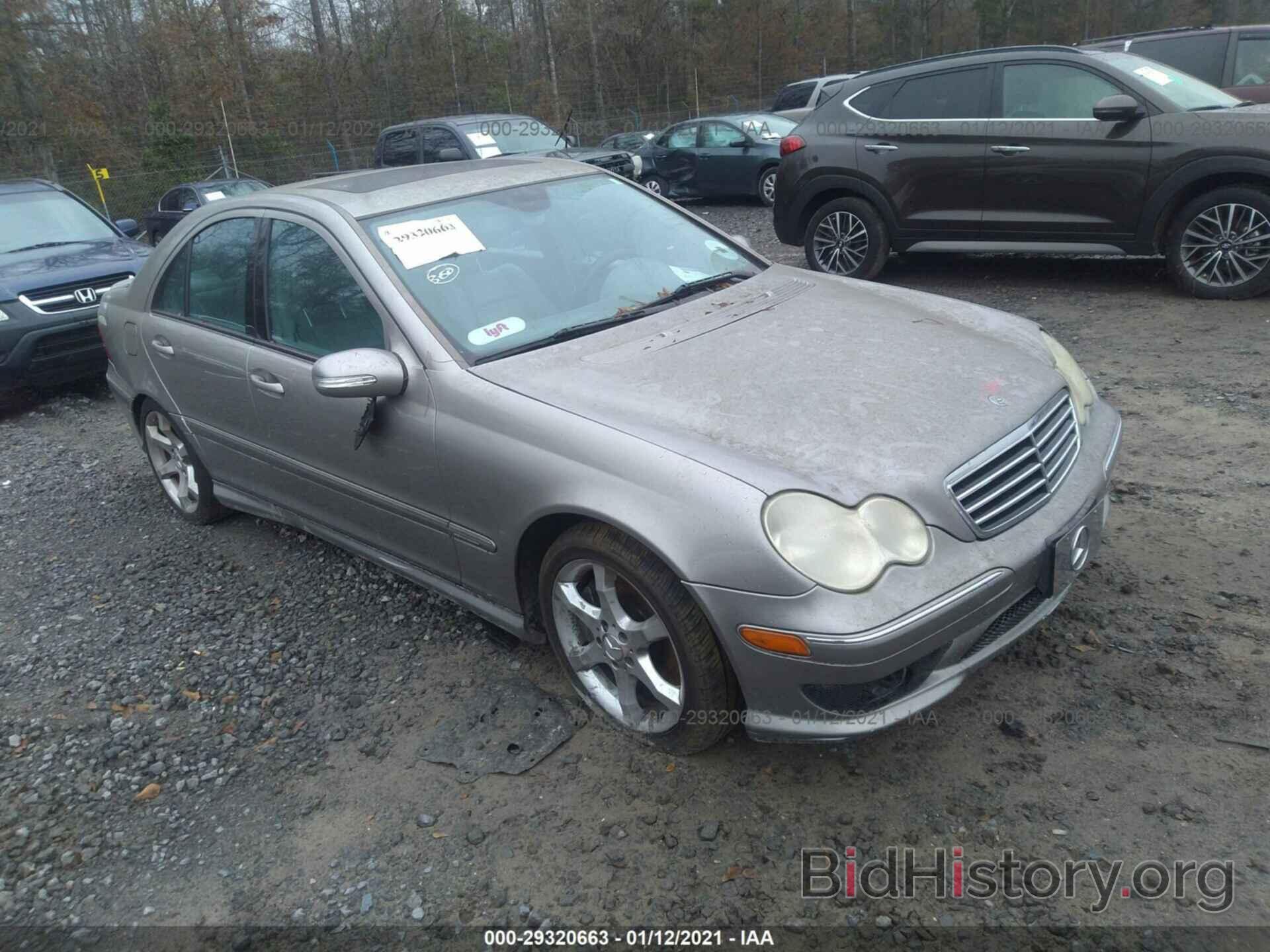 Photo WDBRF52HX7E025036 - MERCEDES-BENZ C-CLASS 2007