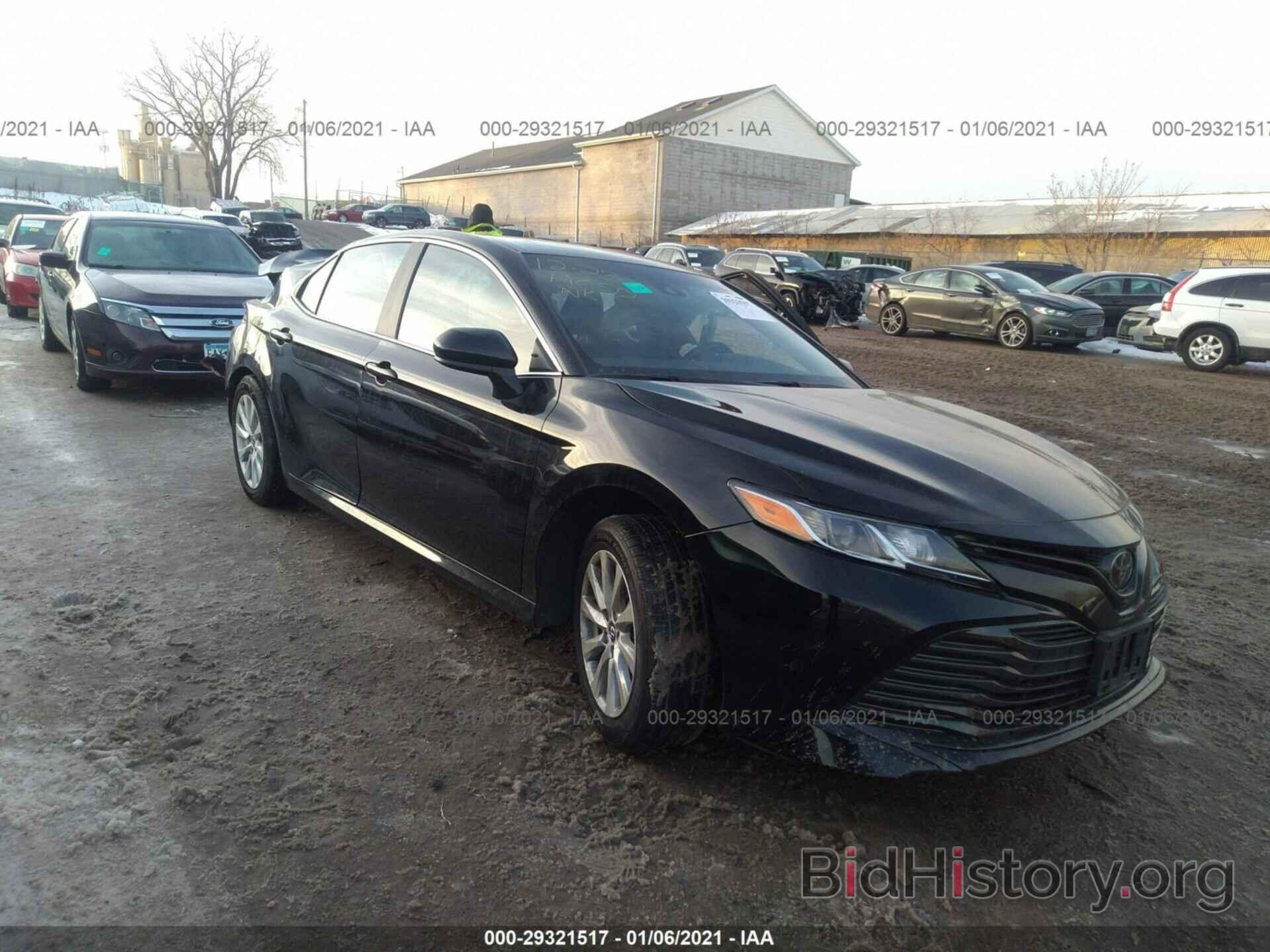 Photo 4T1B11HK0JU157387 - TOYOTA CAMRY 2018