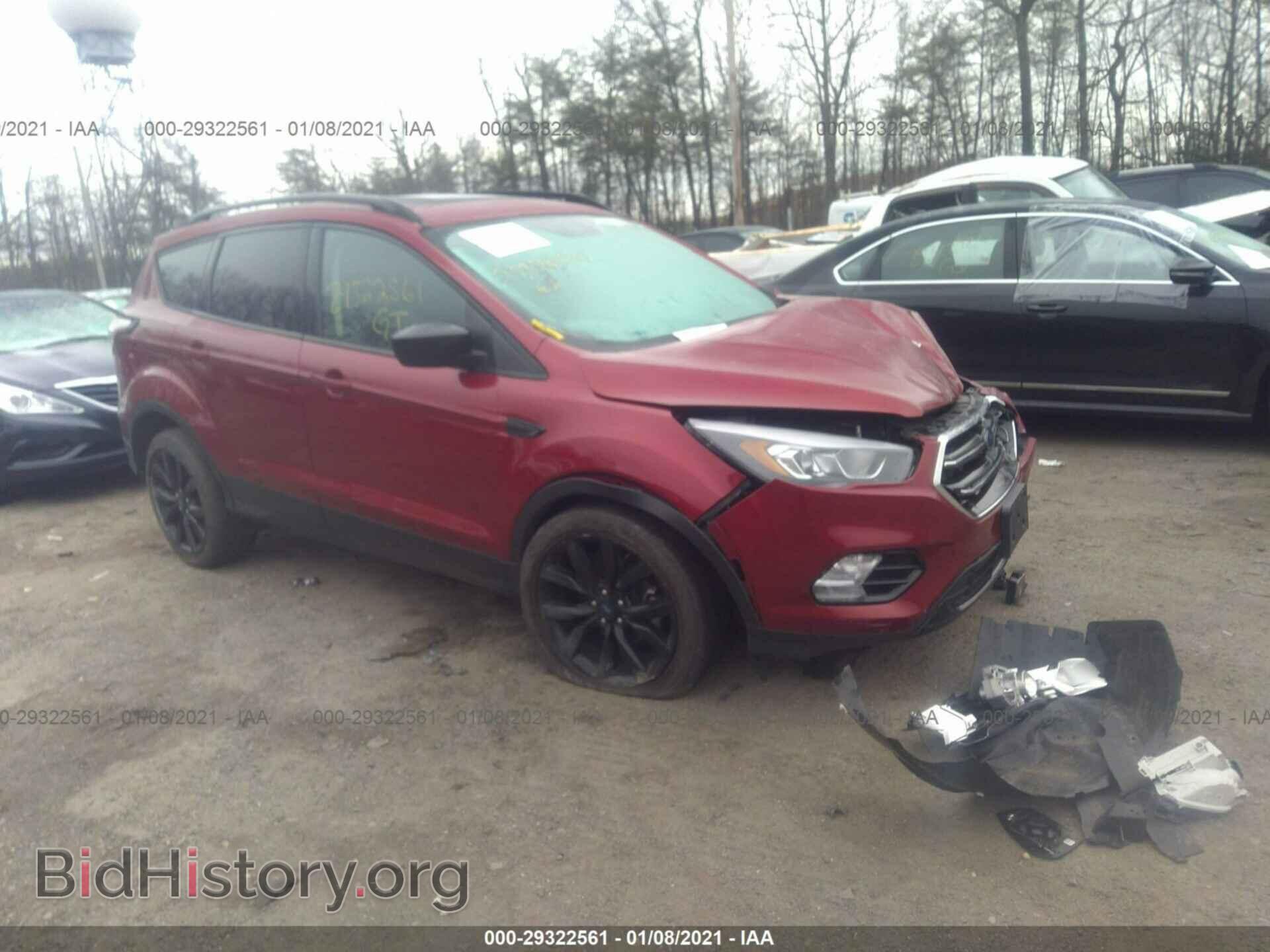 Фотография 1FMCU0GD3HUF03094 - FORD ESCAPE 2017