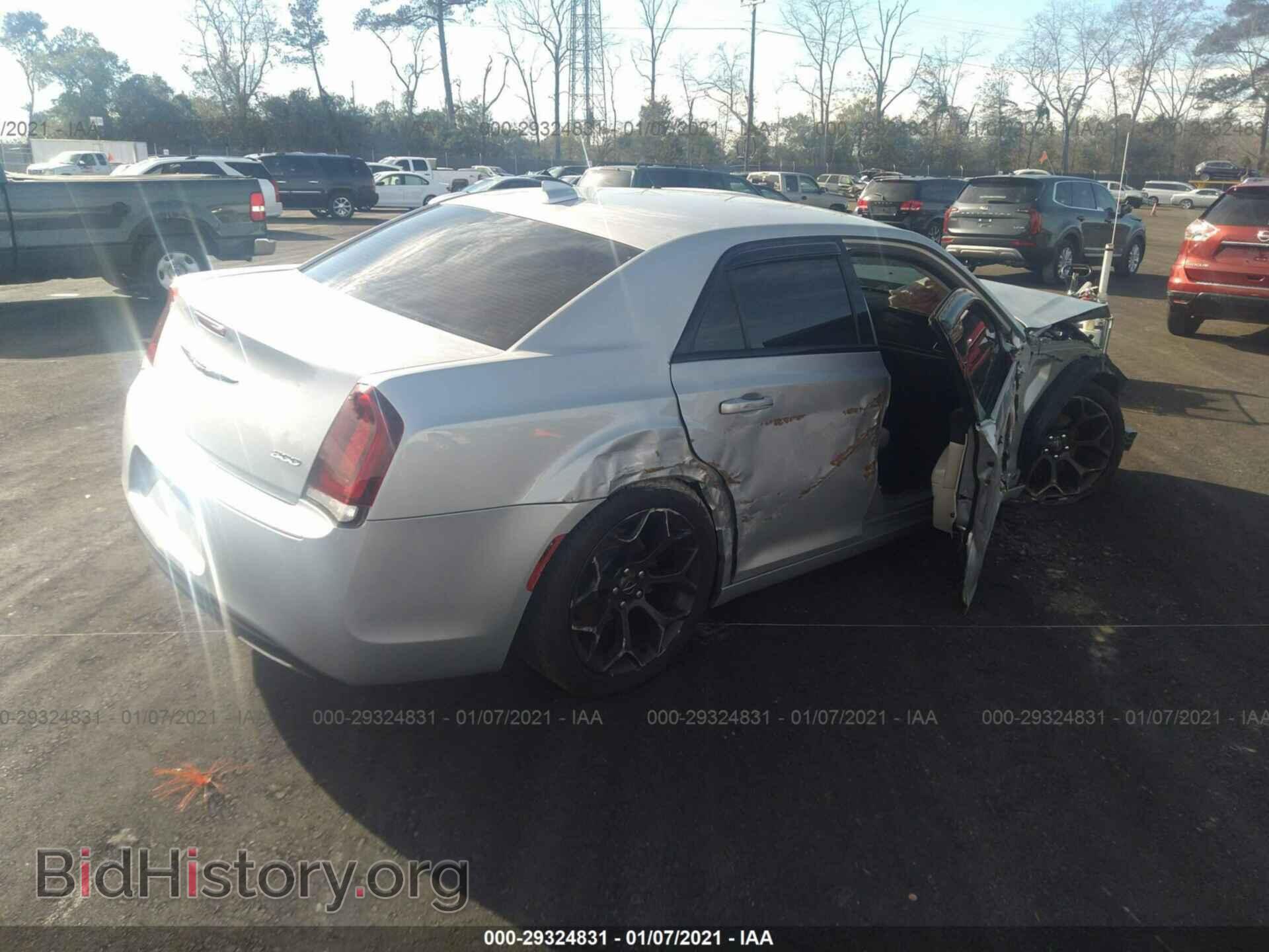 2019 CHRYSLER 300 - VIN: 2C3CCAAG2KH667242 - Фото 4