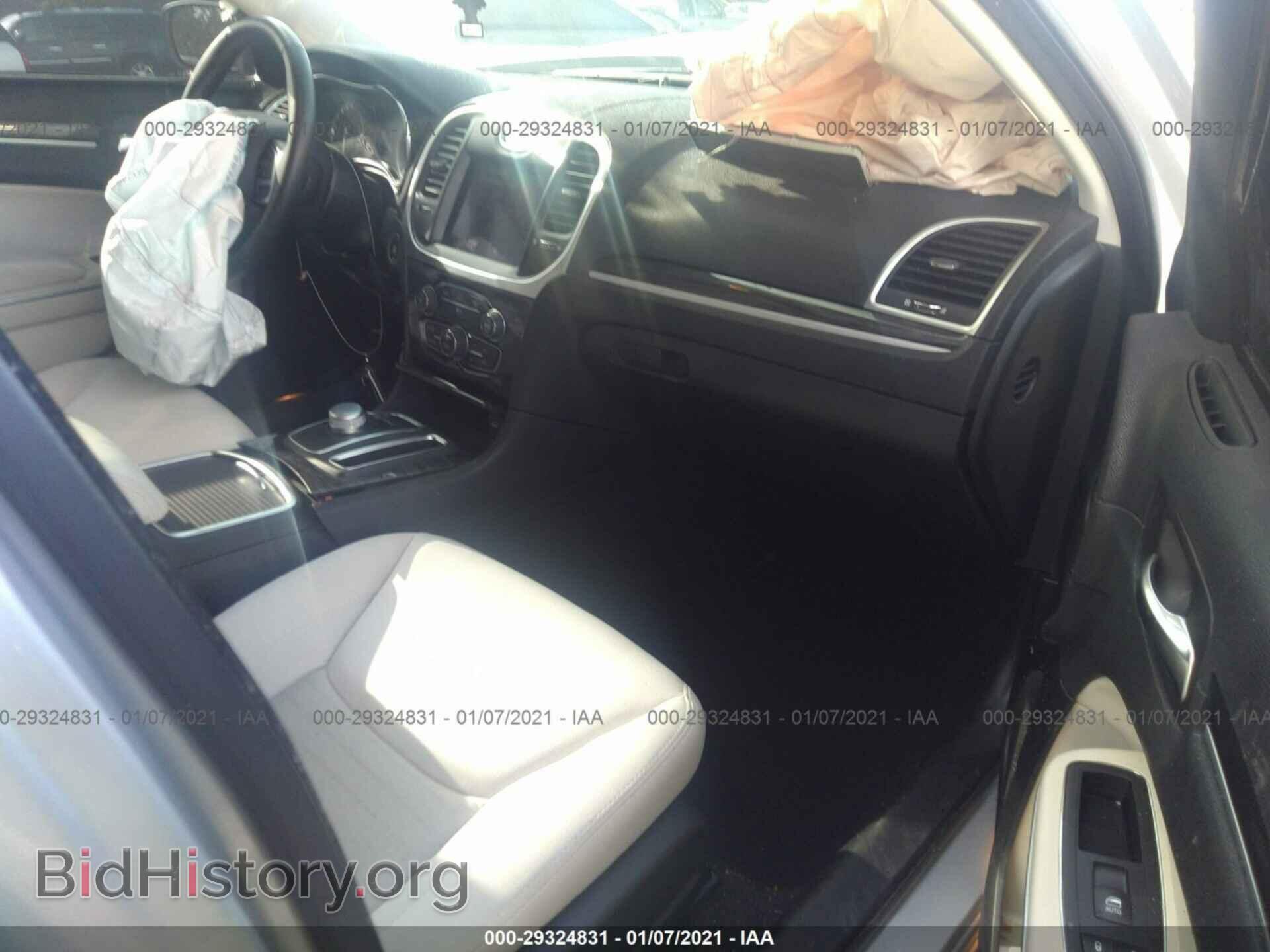 2019 CHRYSLER 300 - VIN: 2C3CCAAG2KH667242 - Фото 5