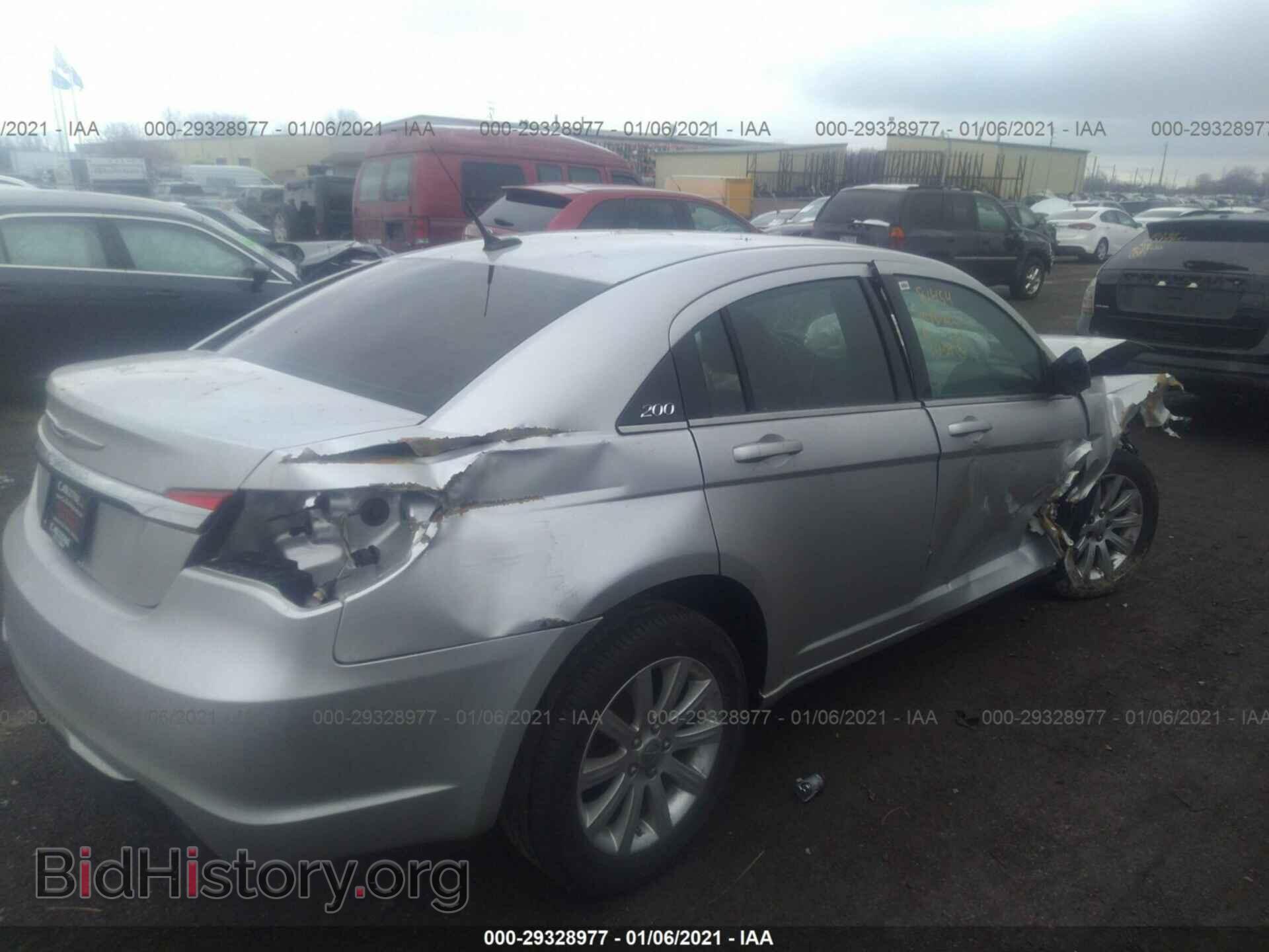 2011 CHRYSLER 200 - VIN: 1C3BC1FG4BN527138 - Фото 4