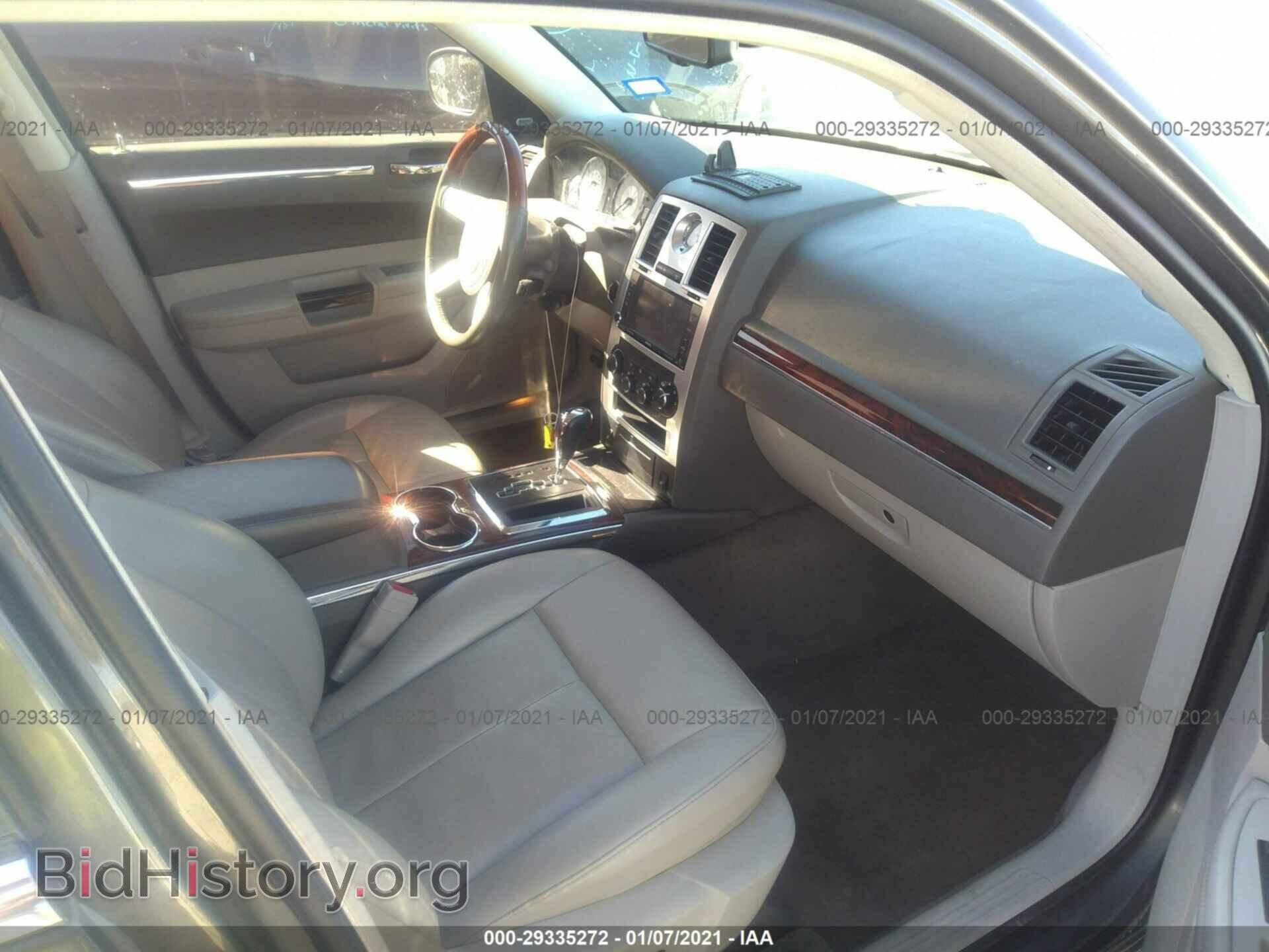 2010 CHRYSLER 300 - VIN: 2C3CA3CV2AH140135 - Фото 5