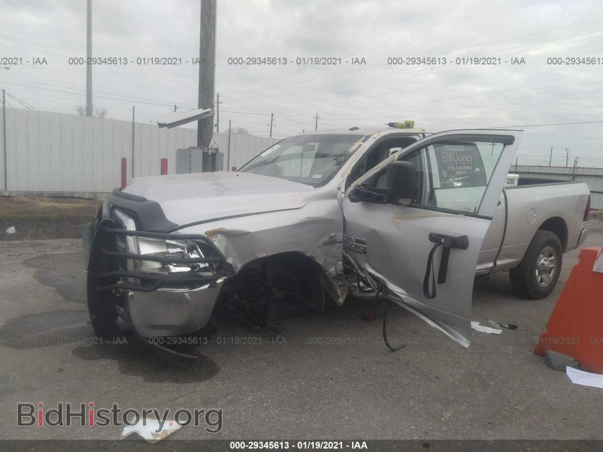 2018 RAM 2500 - VIN: 3C6UR4CL4JG215339 - Фото 2