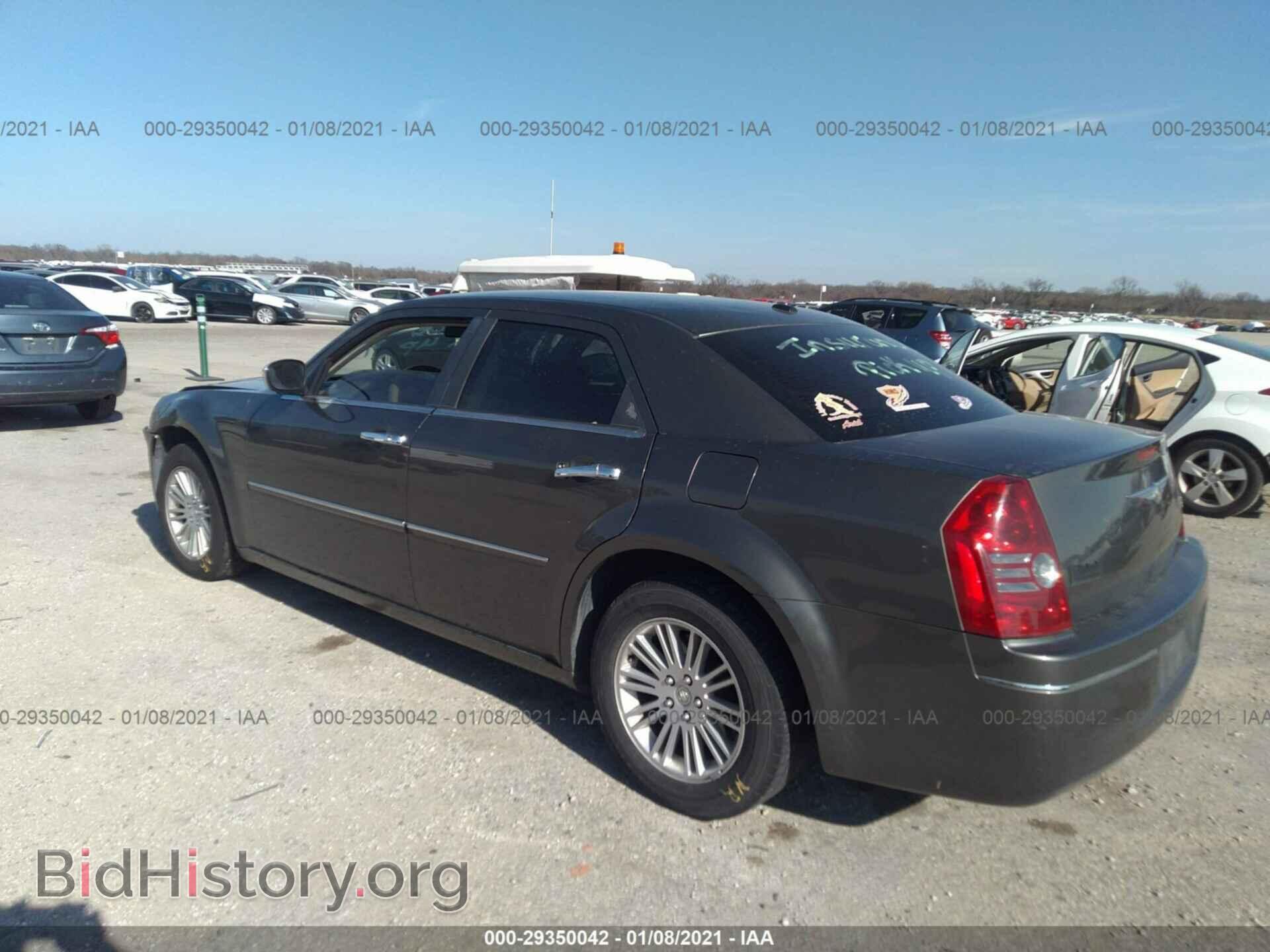 2010 CHRYSLER 300 - VIN: 2C3CA1CVXAH255652 - Фото 3
