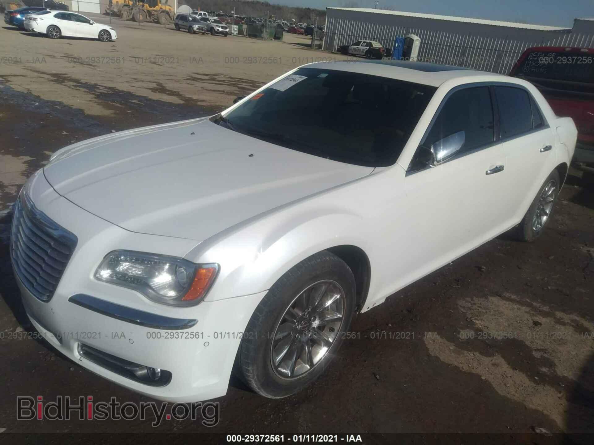 2014 CHRYSLER 300 - VIN: 2C3CCAET3EH380245 - Фото 2