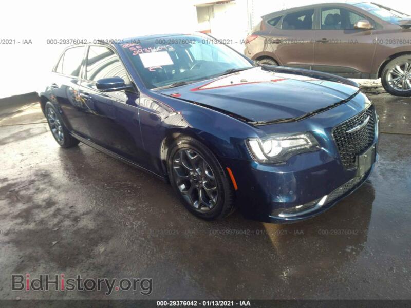 2017 Chrysler 300 300s (VIN 2C3CCAGG7HH647777) — фото 1 из 11, IAAI, повреждение: левый бок