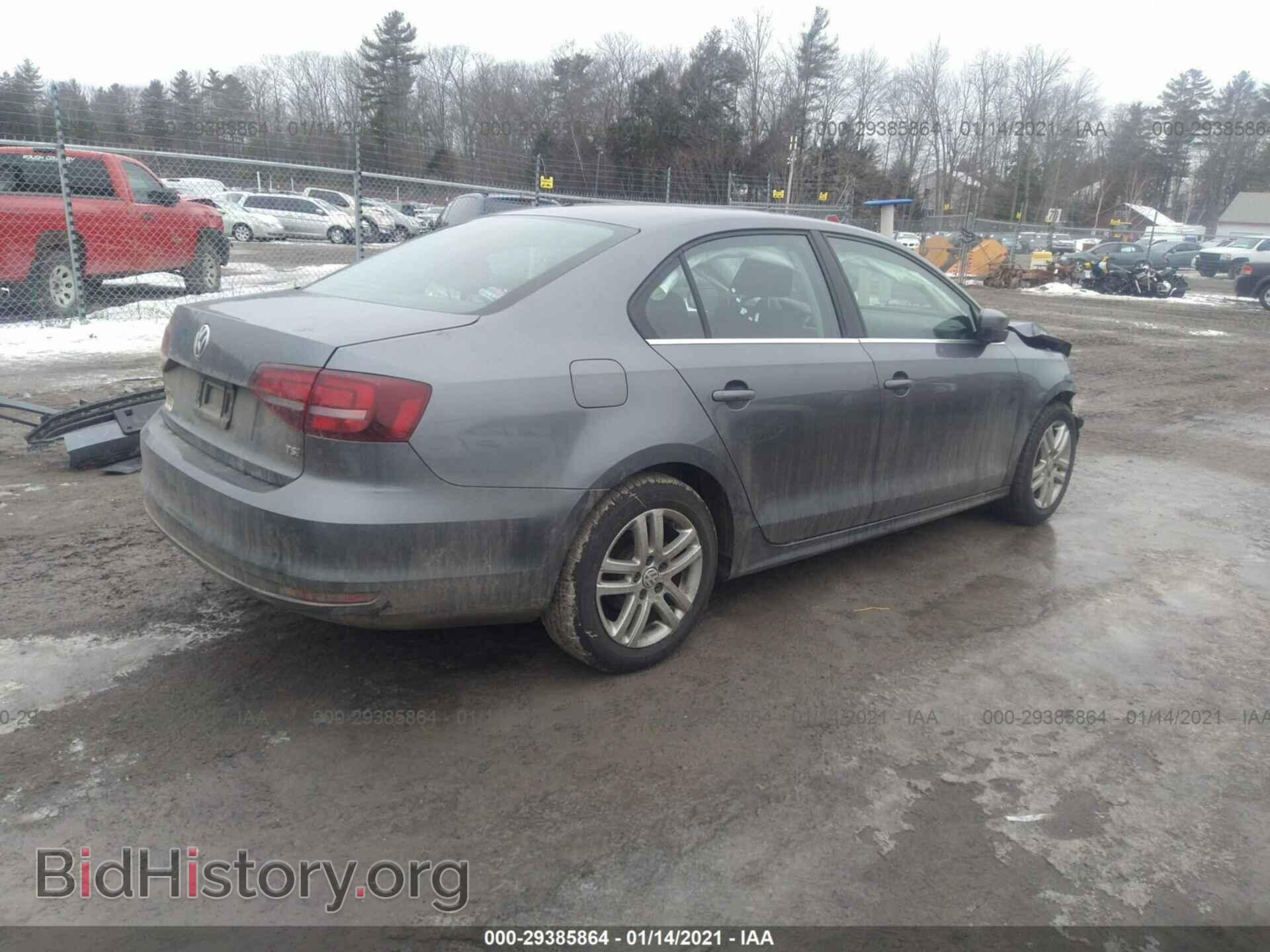 2017 VOLKSWAGEN JETTA - VIN: 3VW2B7AJ4HM352569 - Photo 4