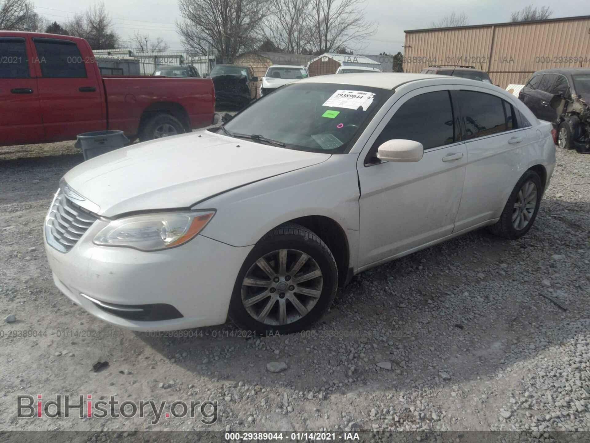 2011 CHRYSLER 200 - VIN: 1C3BC1FB2BN521651 - Photo 2