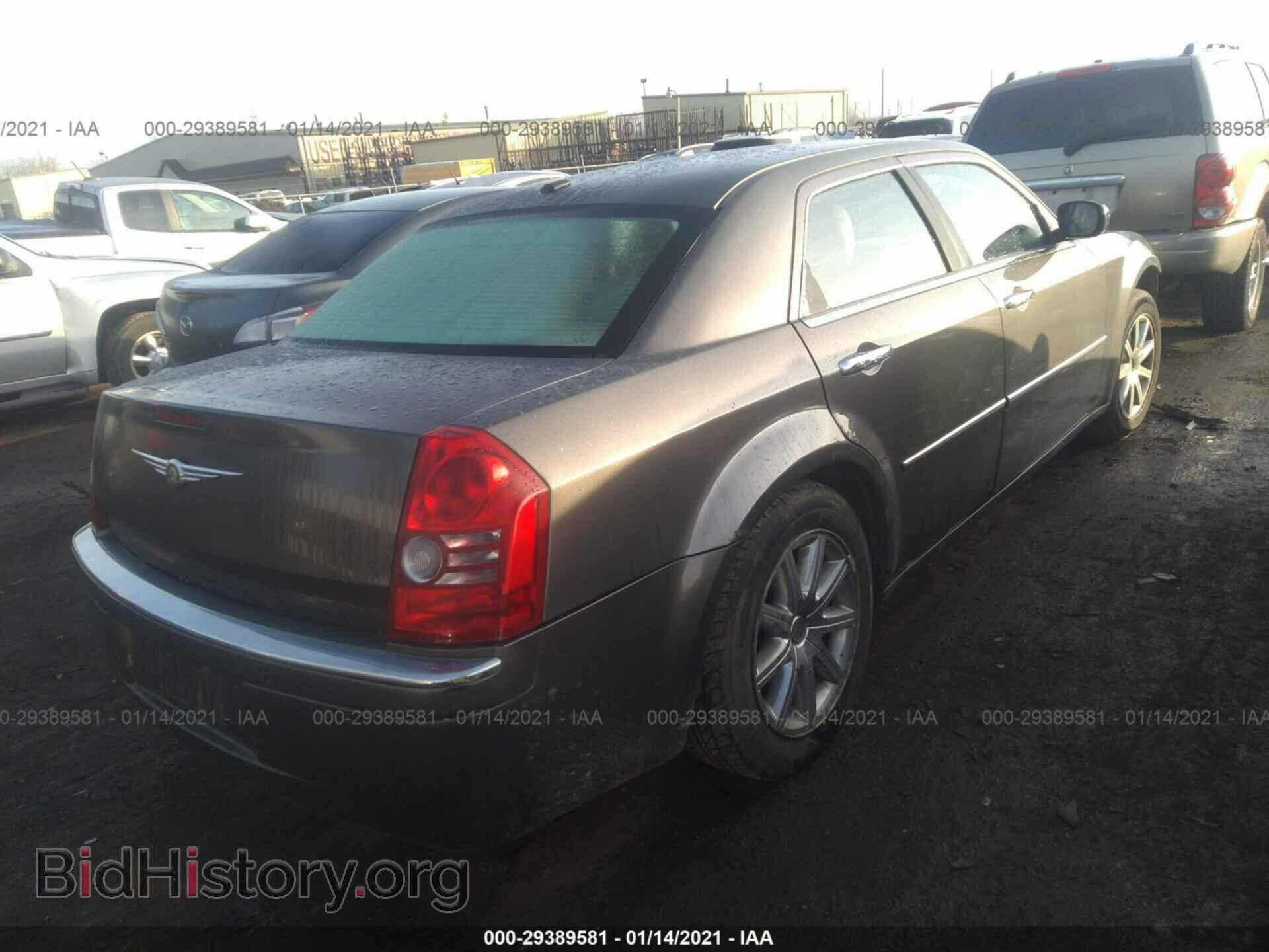 2010 CHRYSLER 300 - VIN: 2C3CA3CV5AH137603 - Фото 4