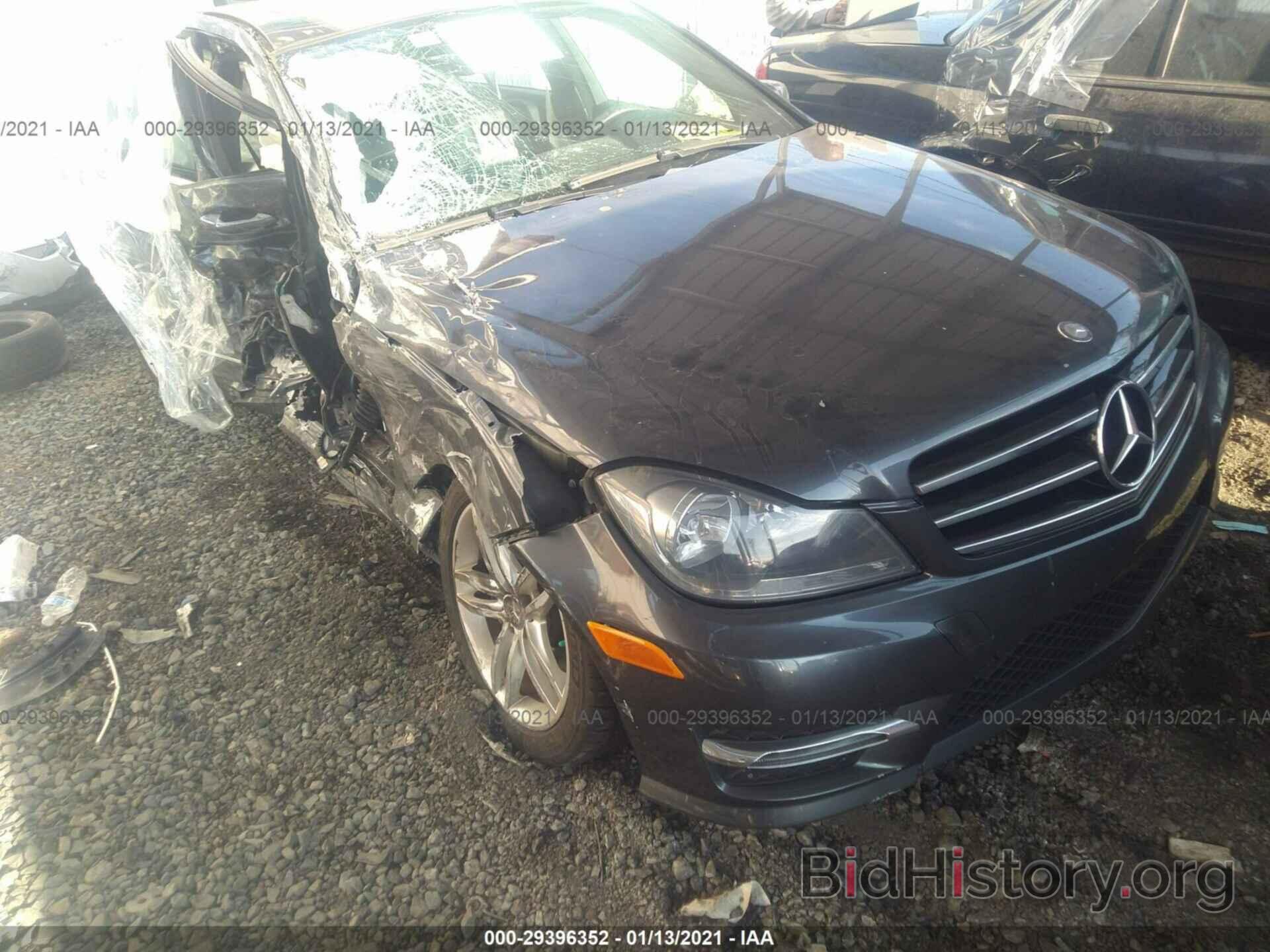 Photo WDDGF8AB4EA965012 - MERCEDES-BENZ C-CLASS 2014