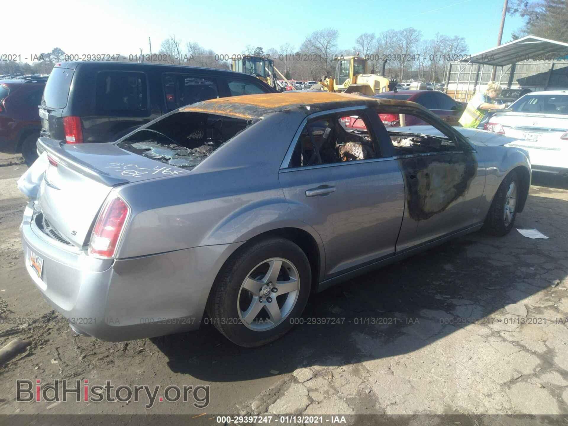 2014 CHRYSLER 300 - VIN: 2C3CCABG5EH103460 - Фото 4