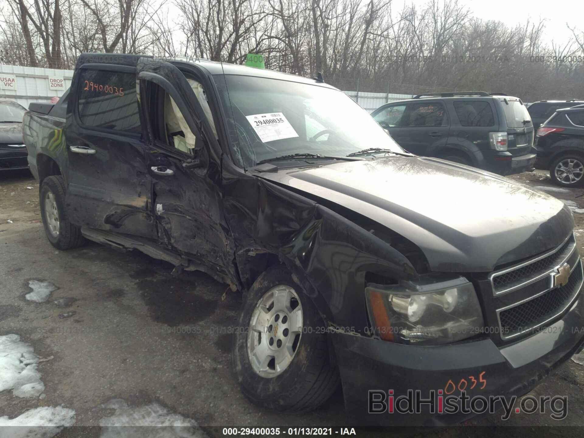 Photo 3GNVKFE02AG236374 - CHEVROLET AVALANCHE 2010