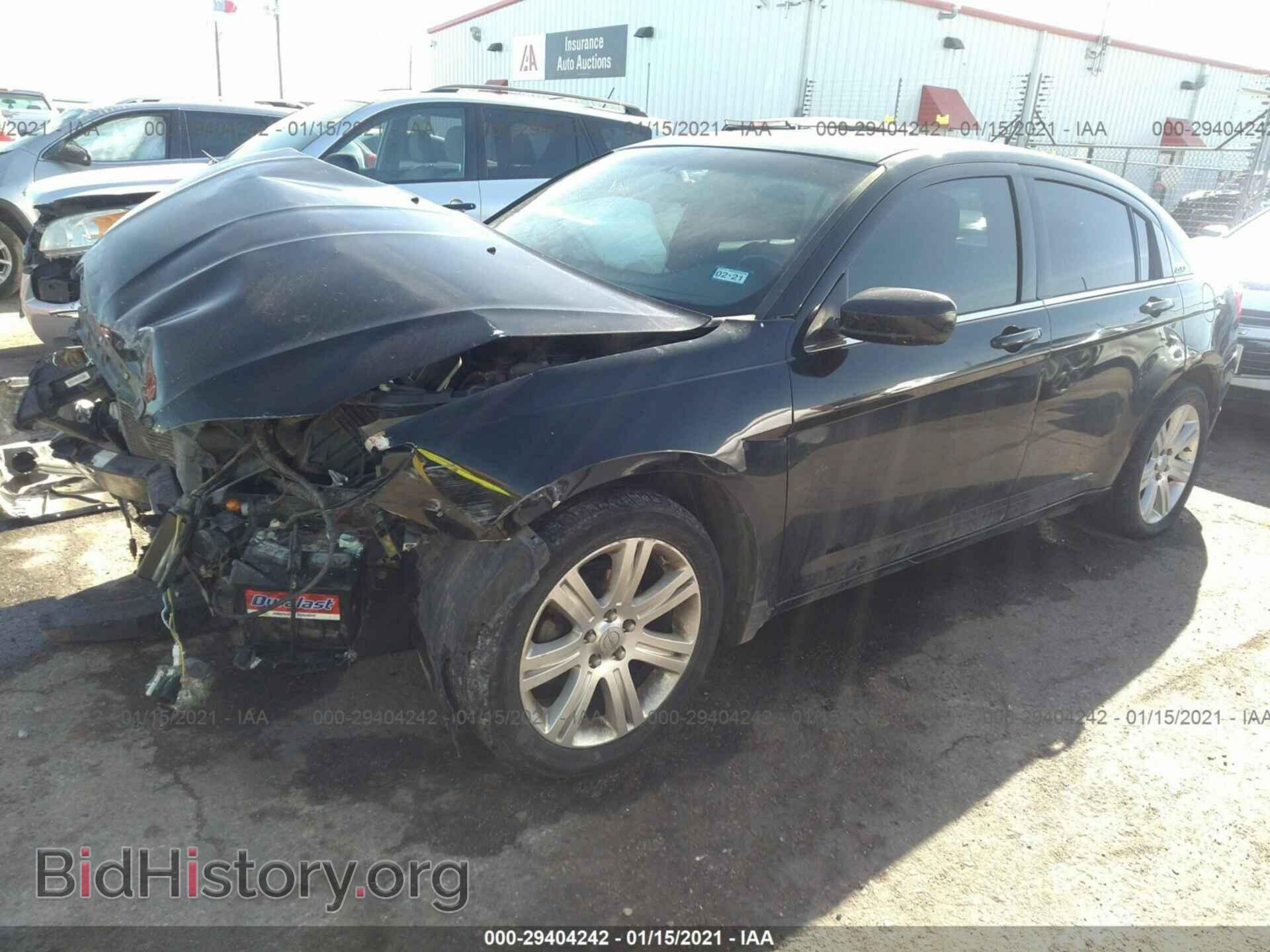 2013 CHRYSLER 200 - VIN: 1C3CCBBB1DN695536 - Photo 2