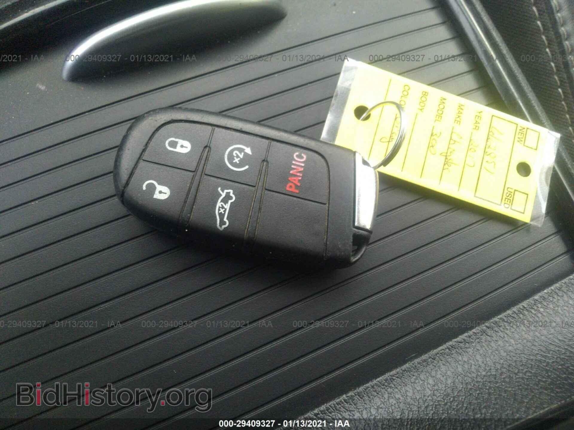 2017 CHRYSLER 300 - VIN: 2C3CCABG3HH662851 - Фото 11