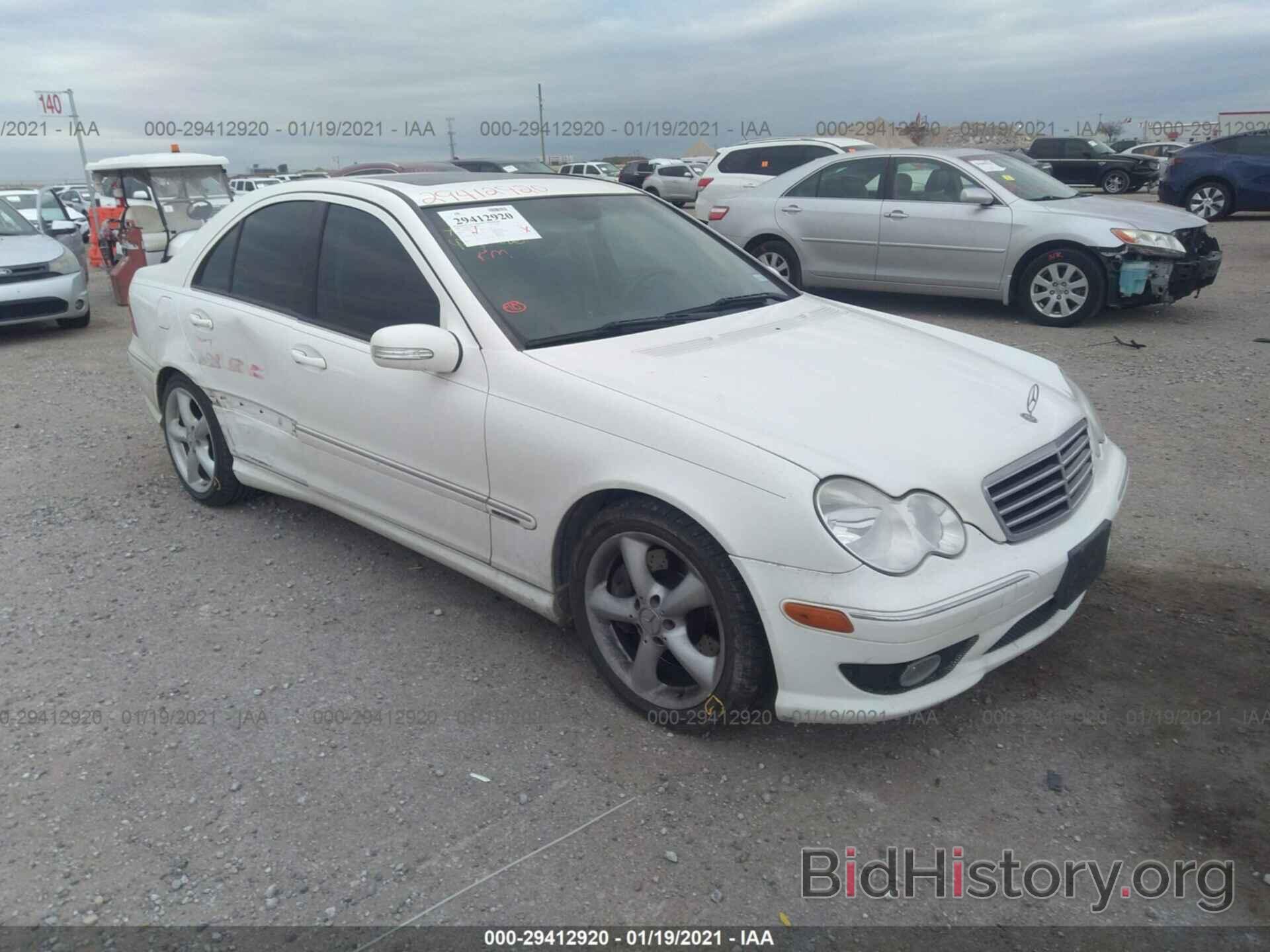 Photo WDBRF52H76A884137 - MERCEDES-BENZ C-CLASS 2006