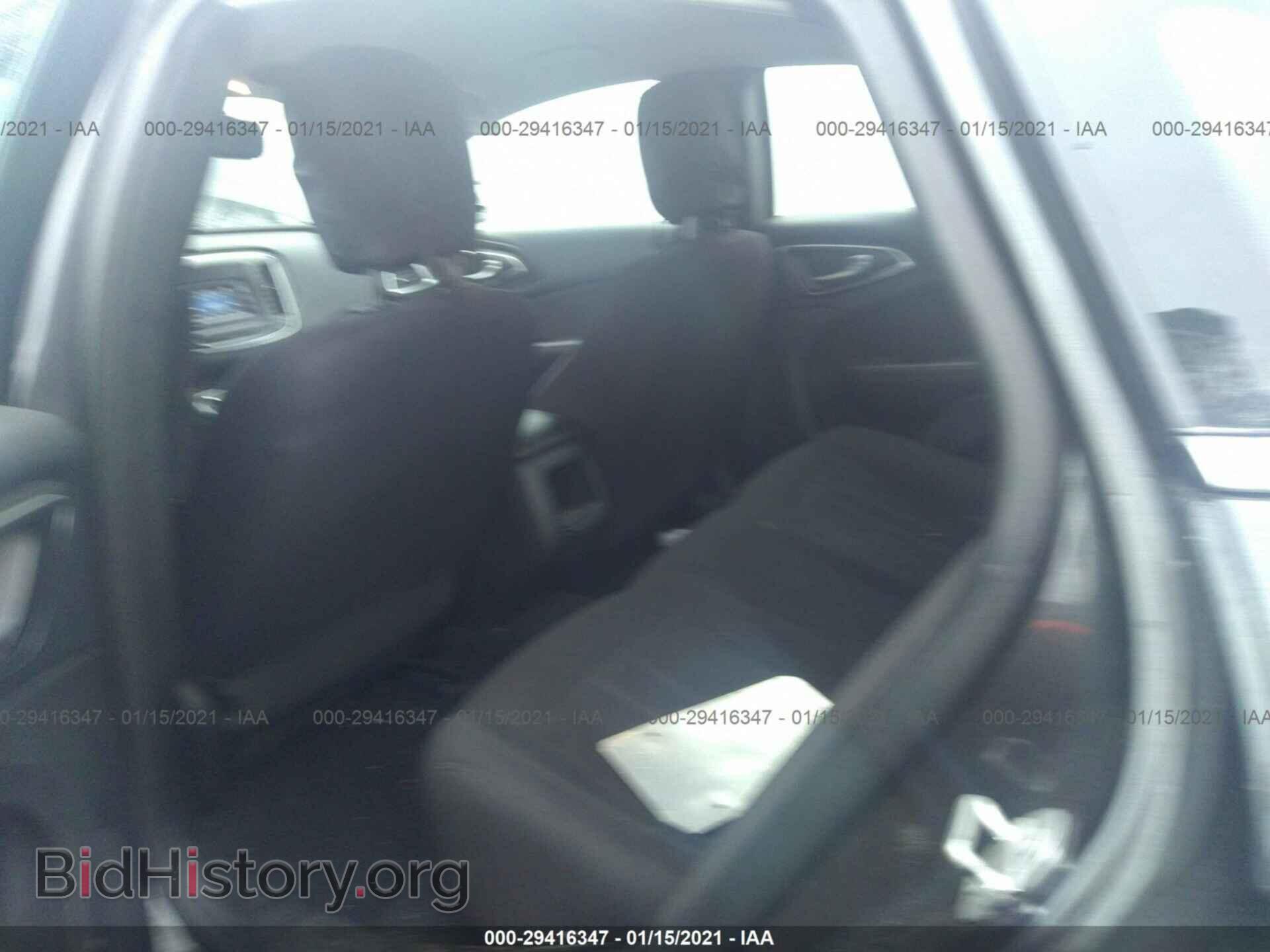 2017 CHRYSLER 200 - VIN: 1C3CCCFB6HN501072 - Photo 8