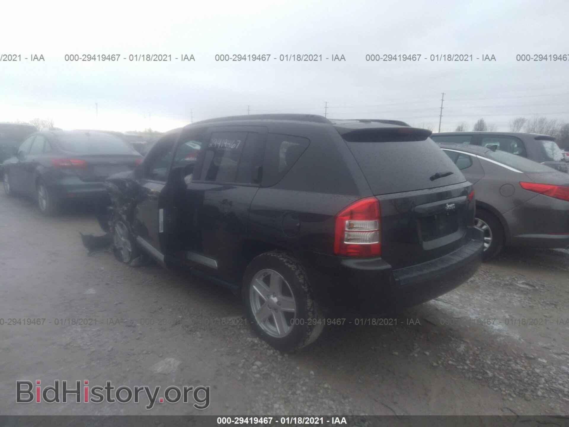 2010 JEEP COMPASS - VIN: 1J4NT1FB4AD647453 - Фото 3