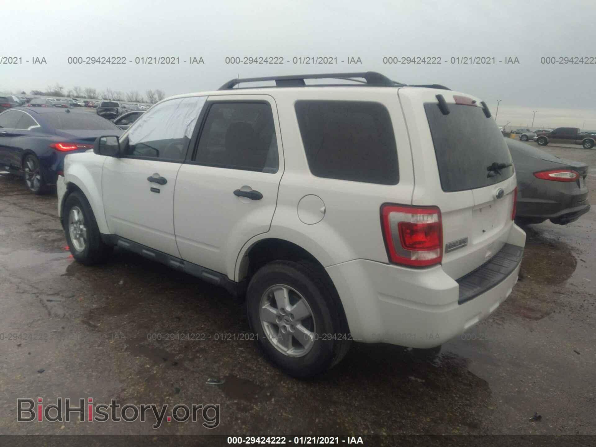 2011 FORD ESCAPE - VIN: 1FMCU0D74BKA21462 - Фото 3