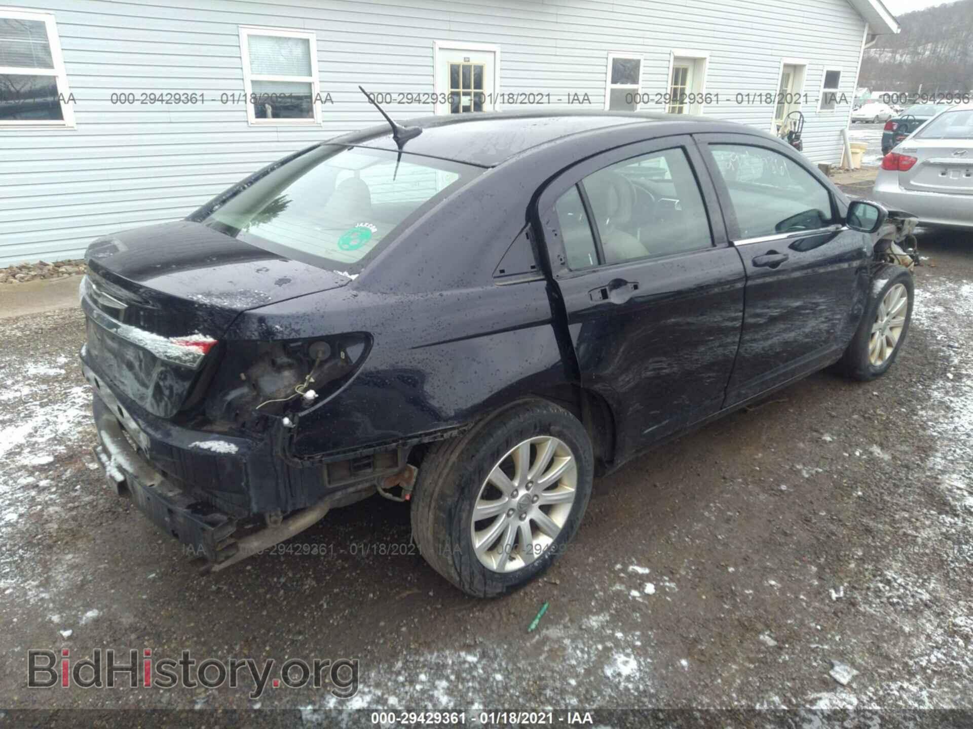 2011 CHRYSLER 200 - VIN: 1C3BC1FB5BN576336 - Photo 4
