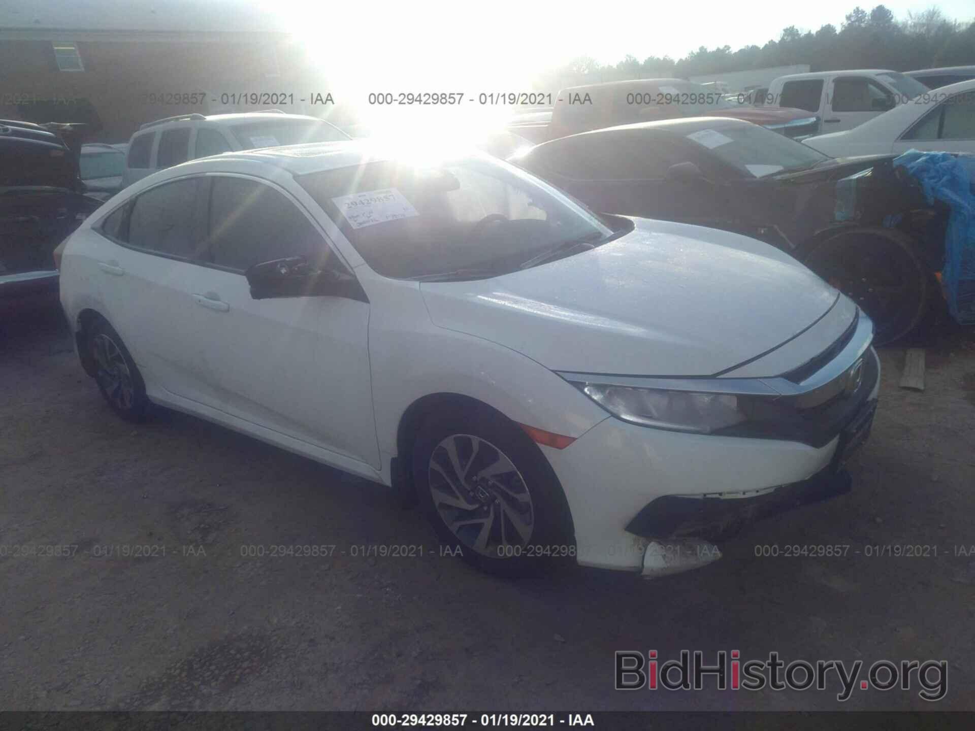 Photo 19XFC2F70JE035843 - HONDA CIVIC SEDAN 2018