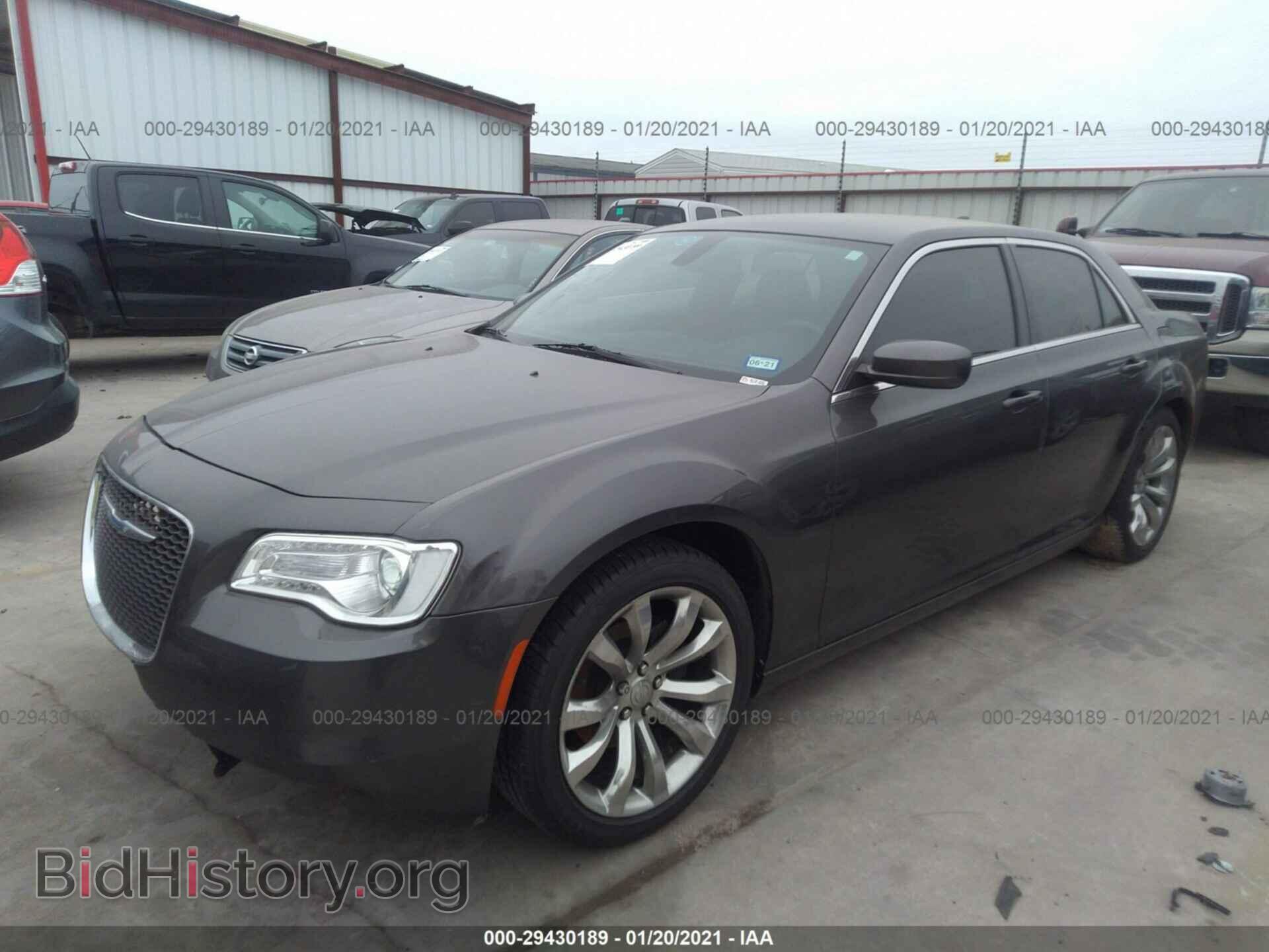 2018 CHRYSLER 300 - VIN: 2C3CCAAG7JH275873 - Фото 2