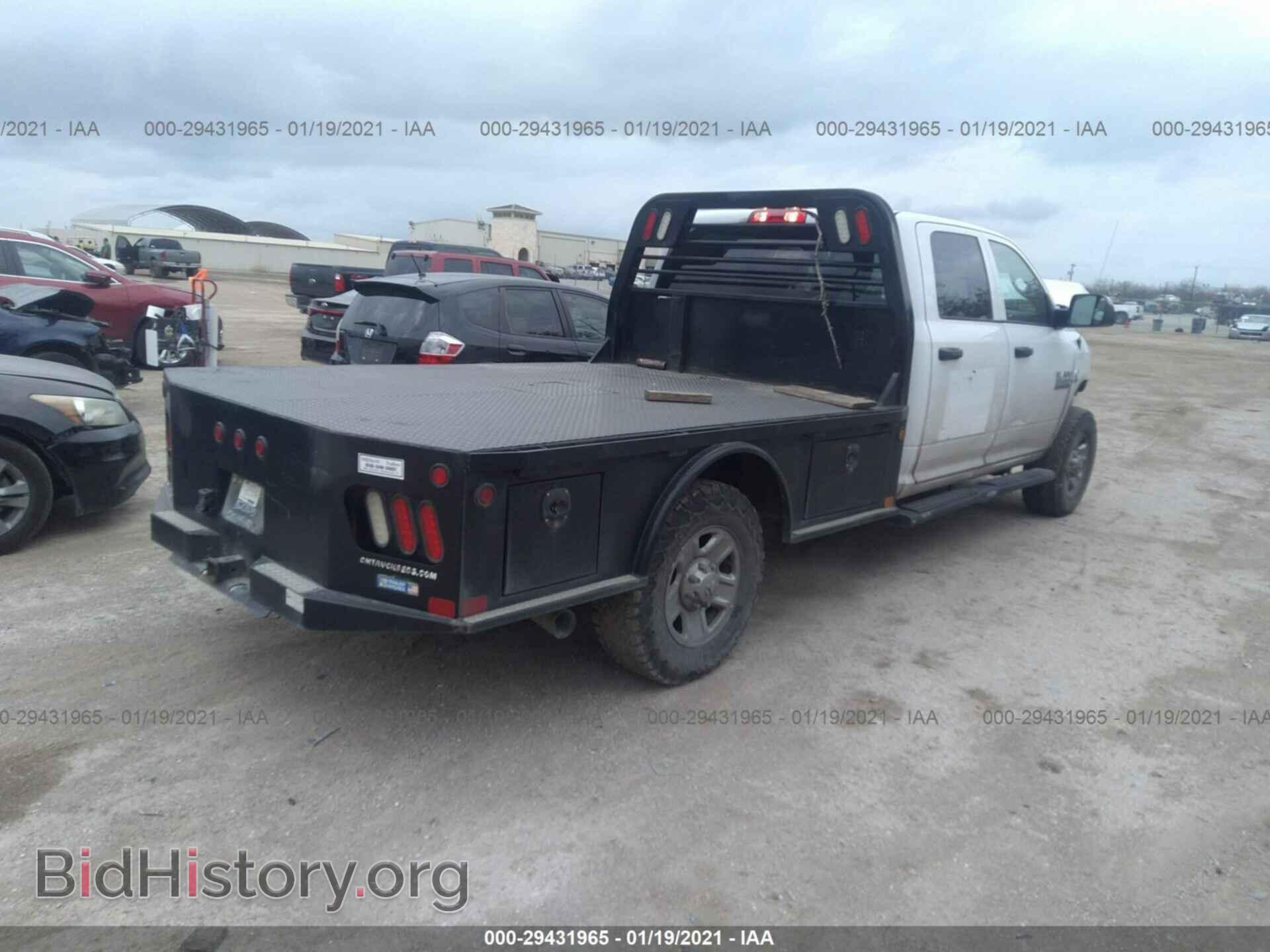 2018 RAM 3500 CHASSIS CAB - VIN: 3C7WRDBLXJG215139 - Фото 4