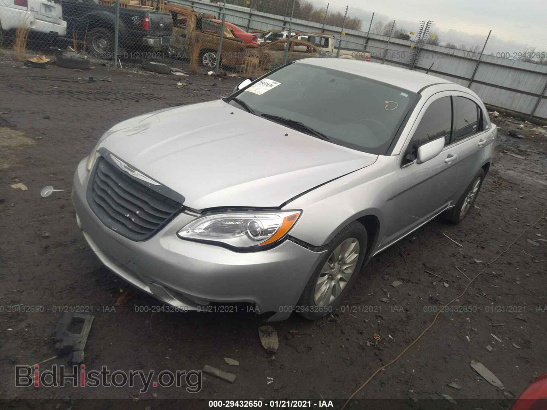 2012 CHRYSLER 200 - VIN: 1C3CCBAB8CN223057 - Фото 2