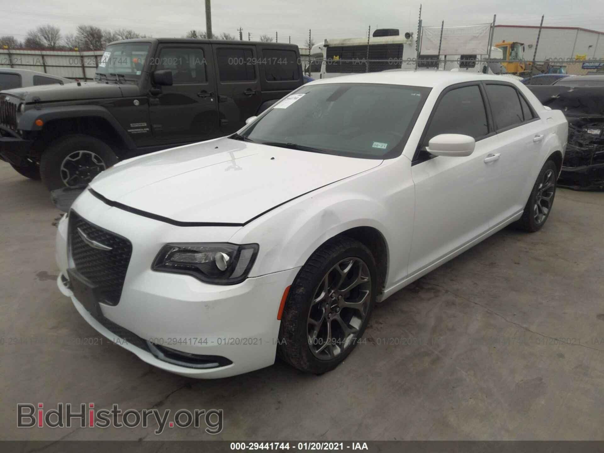 2018 CHRYSLER 300 - VIN: 2C3CCABG6JH214433 - Фото 2
